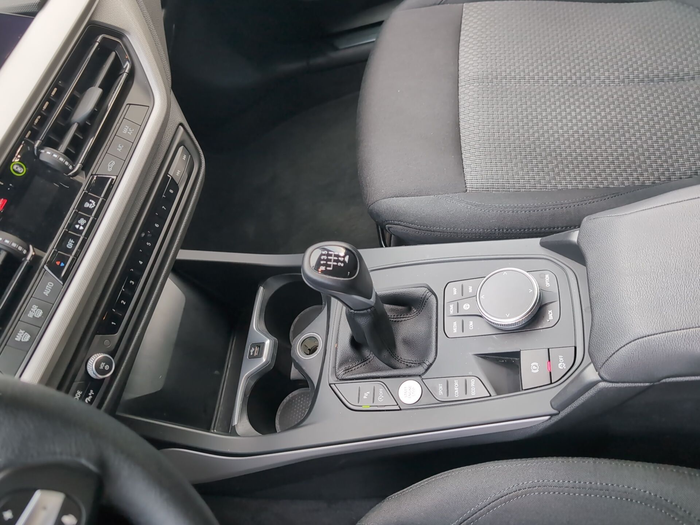 BMW Série 1 116i color Gris. Año 2024. 80KW(109CV). Gasolina. En concesionario Caetano Aveiro de Aveiro