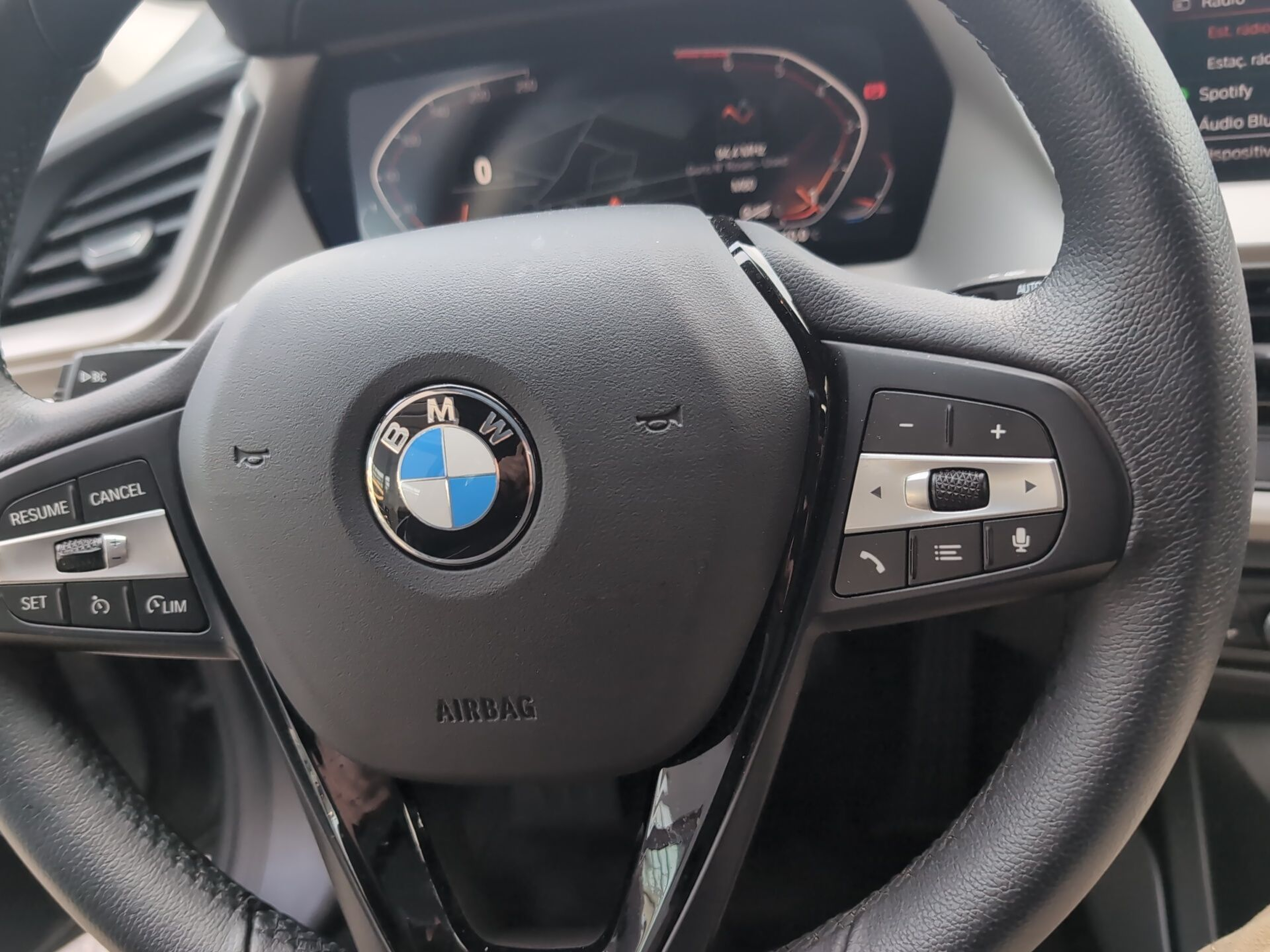 BMW Série 1 116i color Gris. Año 2024. 80KW(109CV). Gasolina. En concesionario Caetano Aveiro de Aveiro