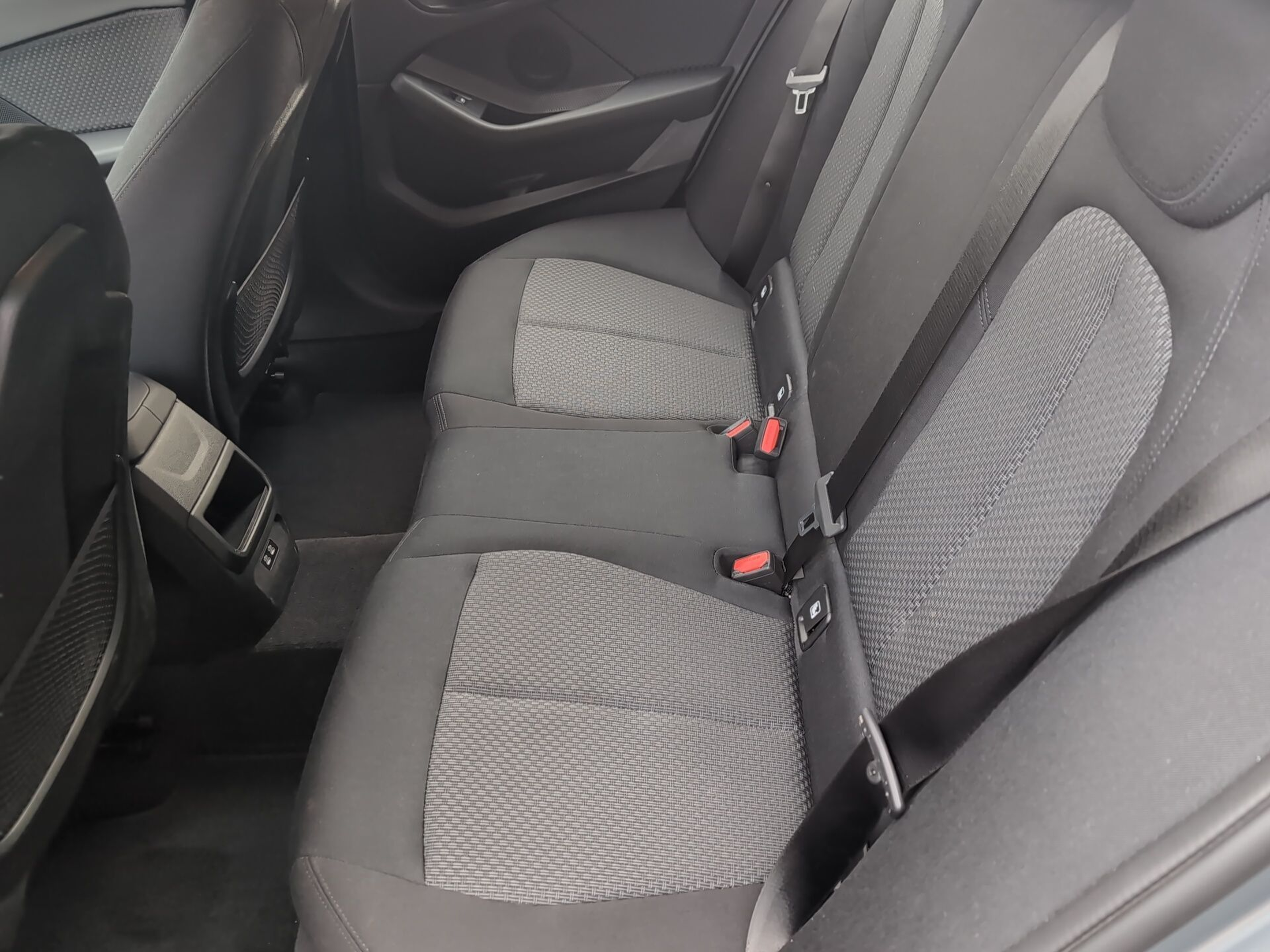 BMW Série 1 116i color Gris. Año 2024. 80KW(109CV). Gasolina. En concesionario Caetano Aveiro de Aveiro