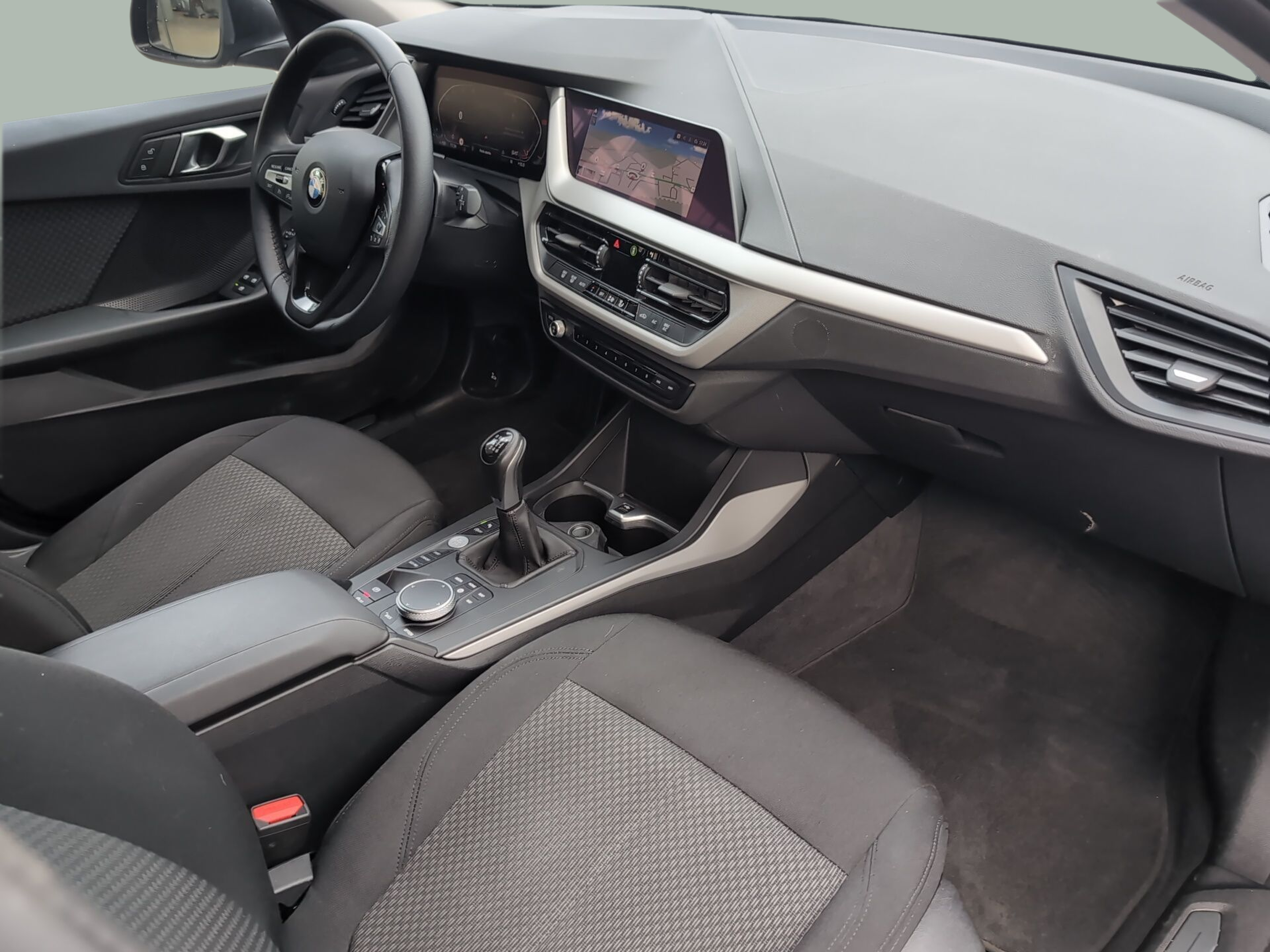 BMW Série 1 116i color Gris. Año 2024. 80KW(109CV). Gasolina. En concesionario Caetano Aveiro de Aveiro