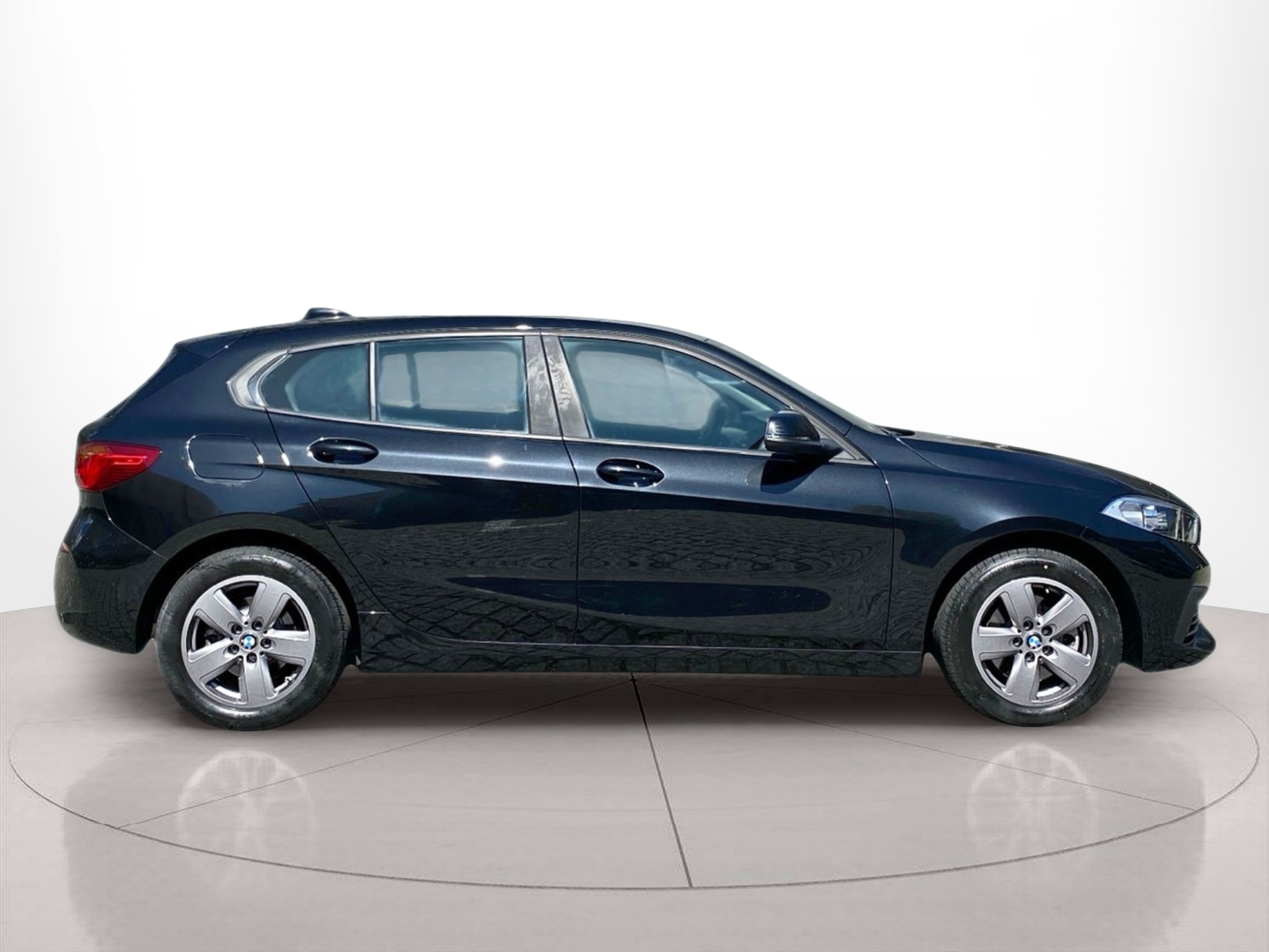 Fotos de BMW Série 1 116i color Negro. Año 2024. 80KW(109CV). Gasolina. En concesionario Caetano Baviera Lisboa de Lisboa