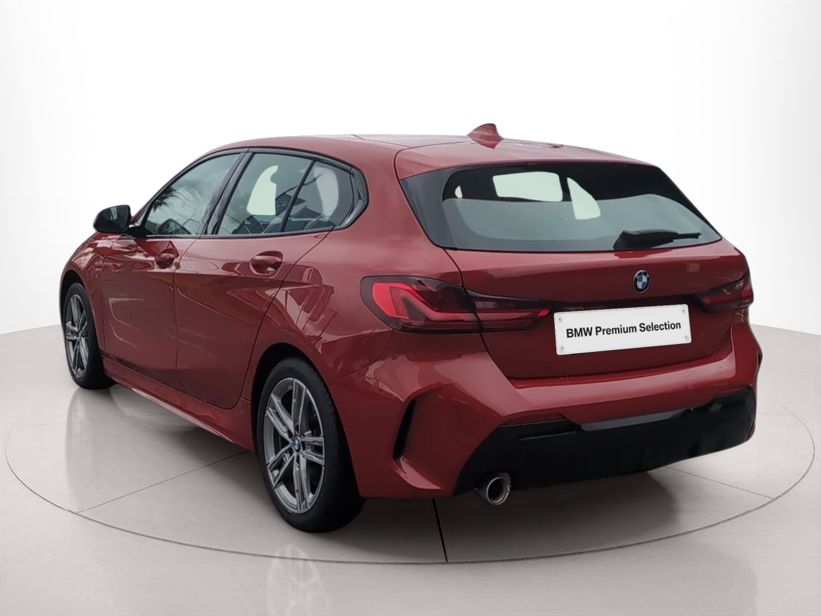 BMW Série 1 118i color Rojo. Año 2020. 103KW(140CV). Gasolina. En concesionario Caetano Baviera Aveiro de Aveiro
