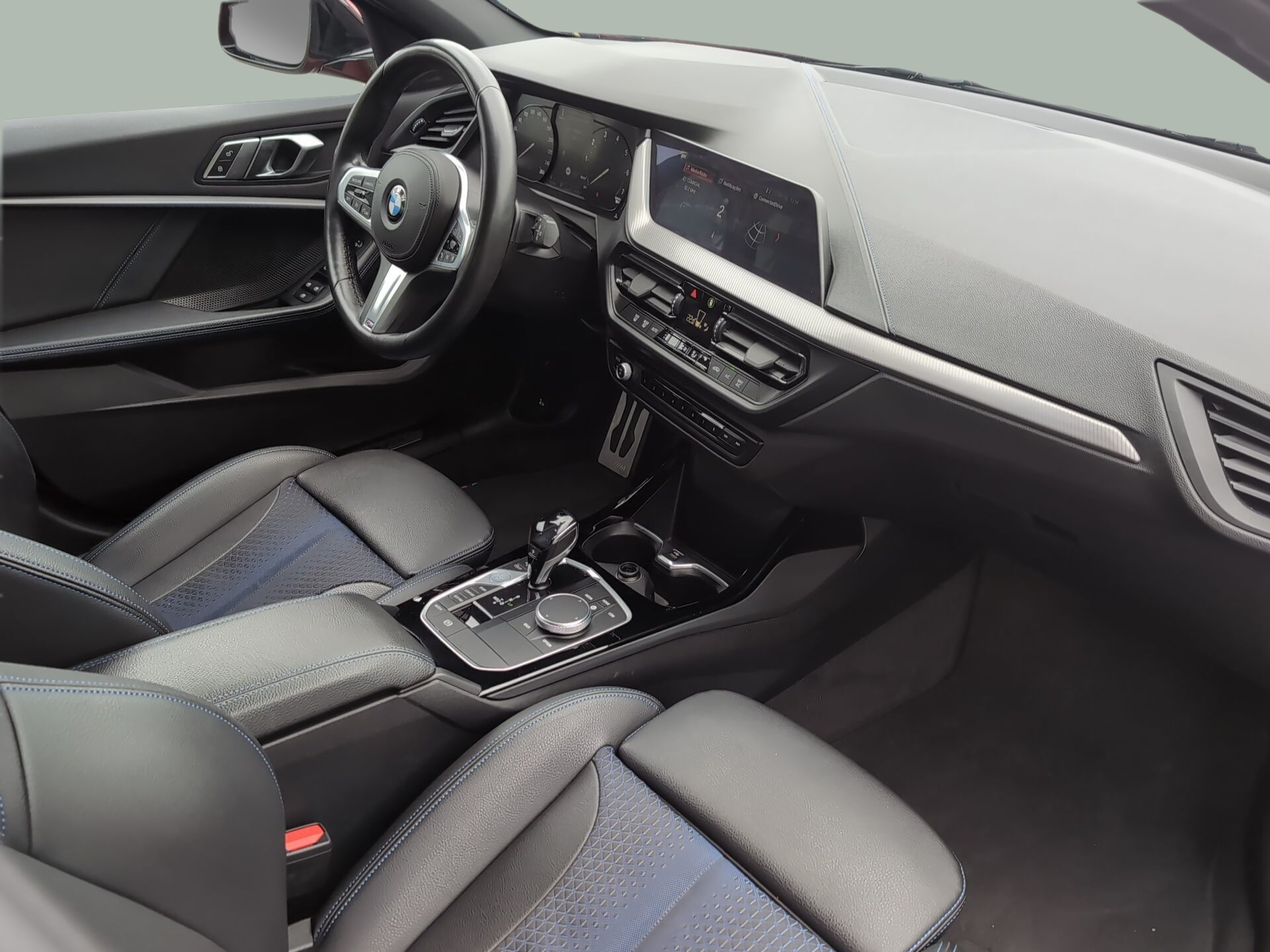 BMW Série 1 118i color Rojo. Año 2020. 103KW(140CV). Gasolina. En concesionario Caetano Baviera Aveiro de Aveiro