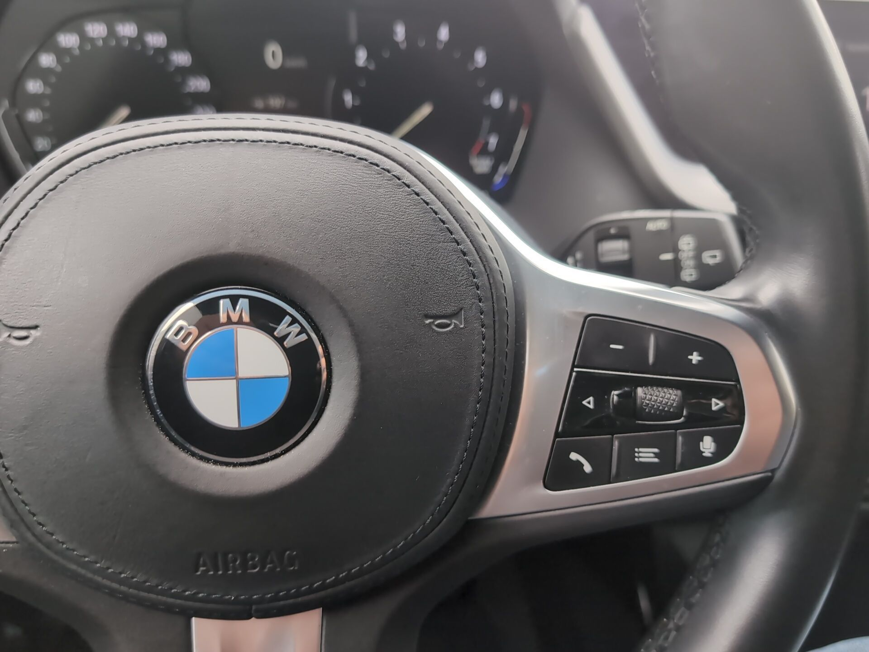 BMW Série 1 118i color Rojo. Año 2020. 103KW(140CV). Gasolina. En concesionario Caetano Baviera Aveiro de Aveiro