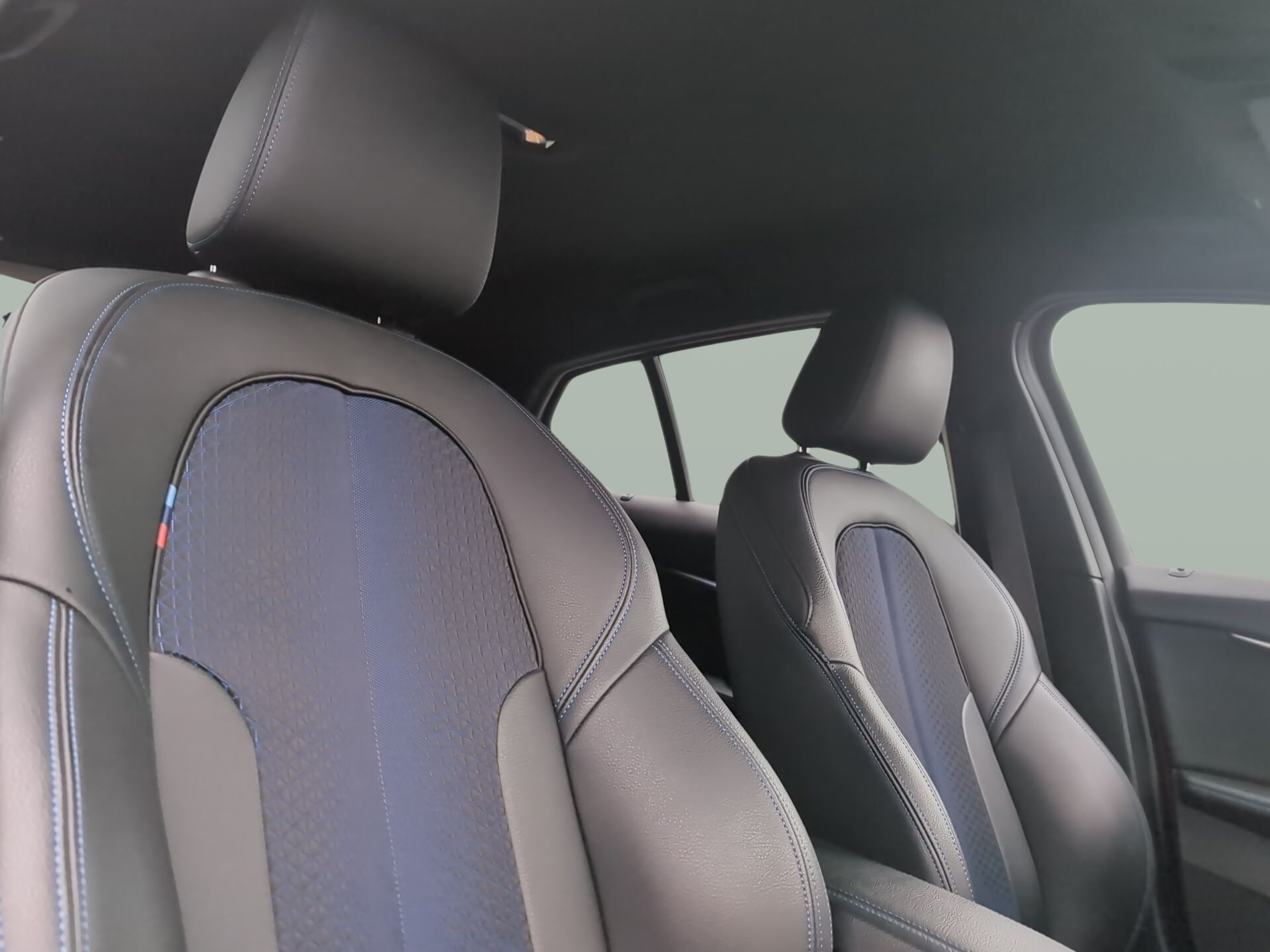 BMW Série 1 118i color Rojo. Año 2020. 103KW(140CV). Gasolina. En concesionario Caetano Baviera Aveiro de Aveiro