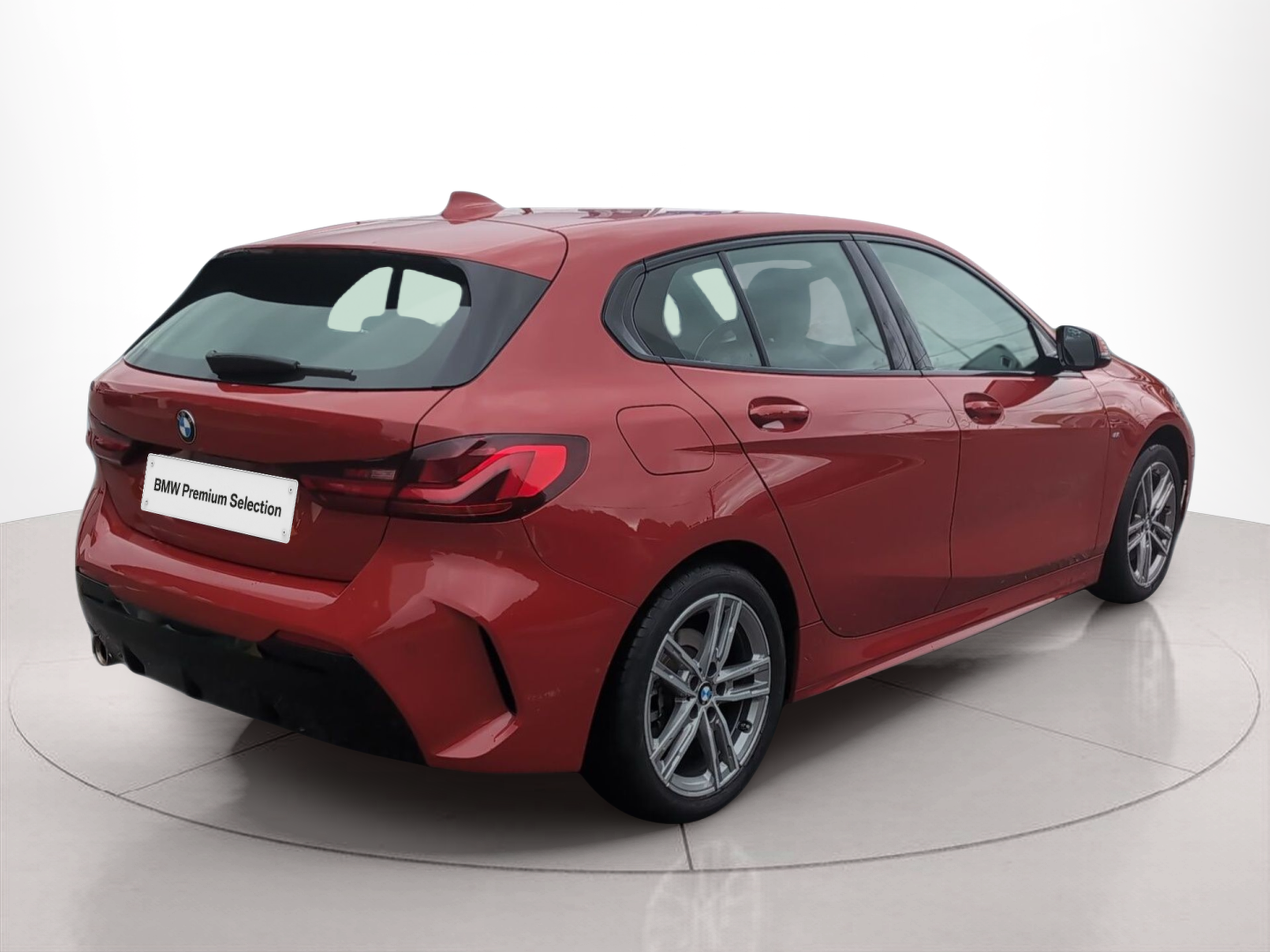 BMW Série 1 118i color Rojo. Año 2020. 103KW(140CV). Gasolina. En concesionario Caetano Baviera Aveiro de Aveiro