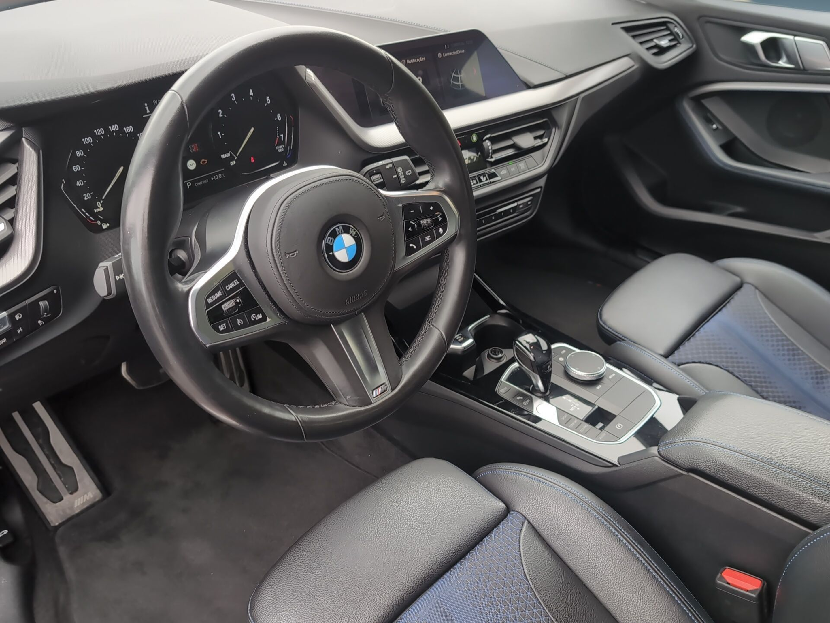 BMW Série 1 118i color Rojo. Año 2020. 103KW(140CV). Gasolina. En concesionario Caetano Baviera Aveiro de Aveiro