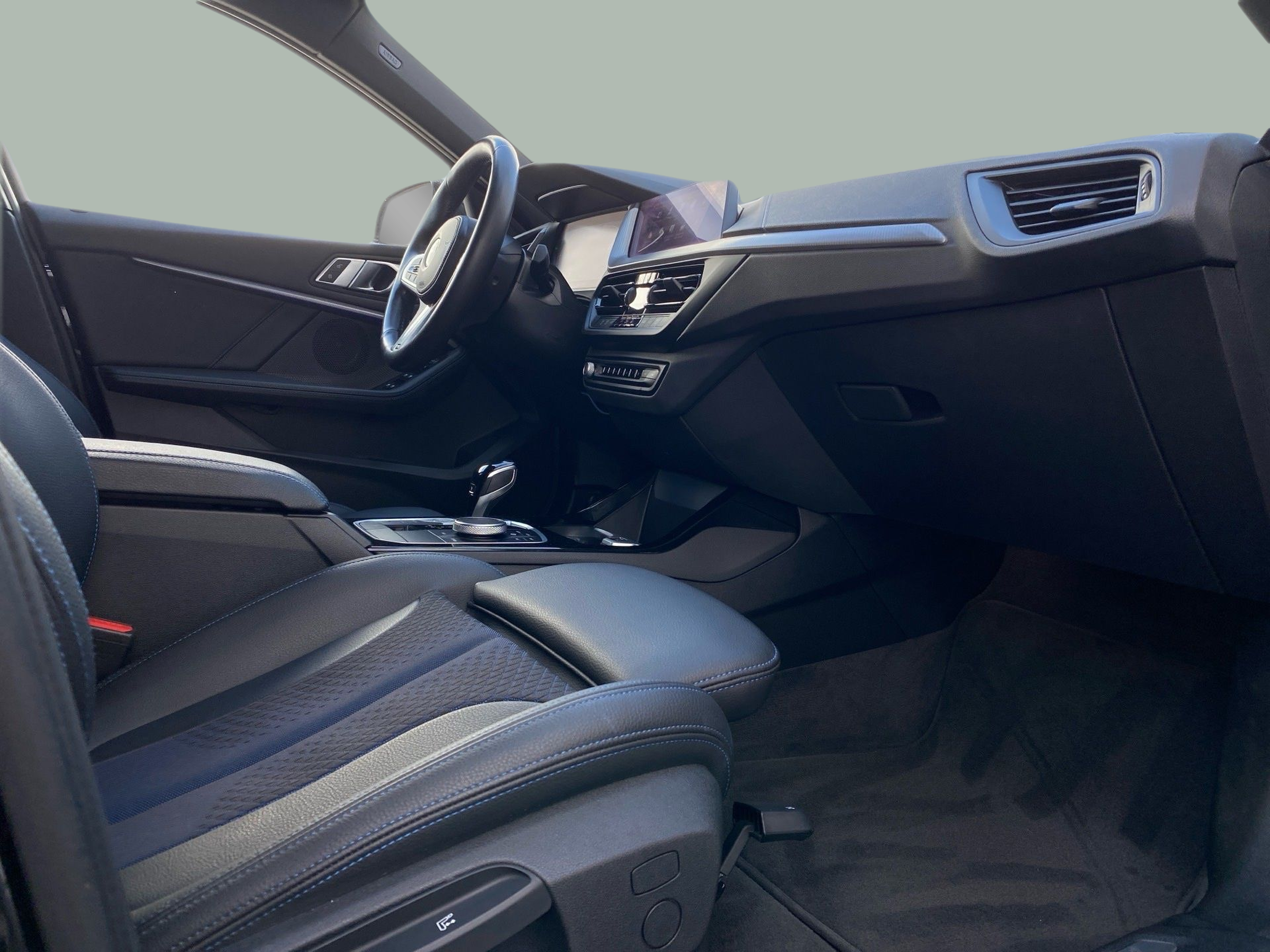 BMW Série 1 116d color Negro. Año 2024. 85KW(116CV). Diesel. En concesionario Caetano Lisboa de Lisboa