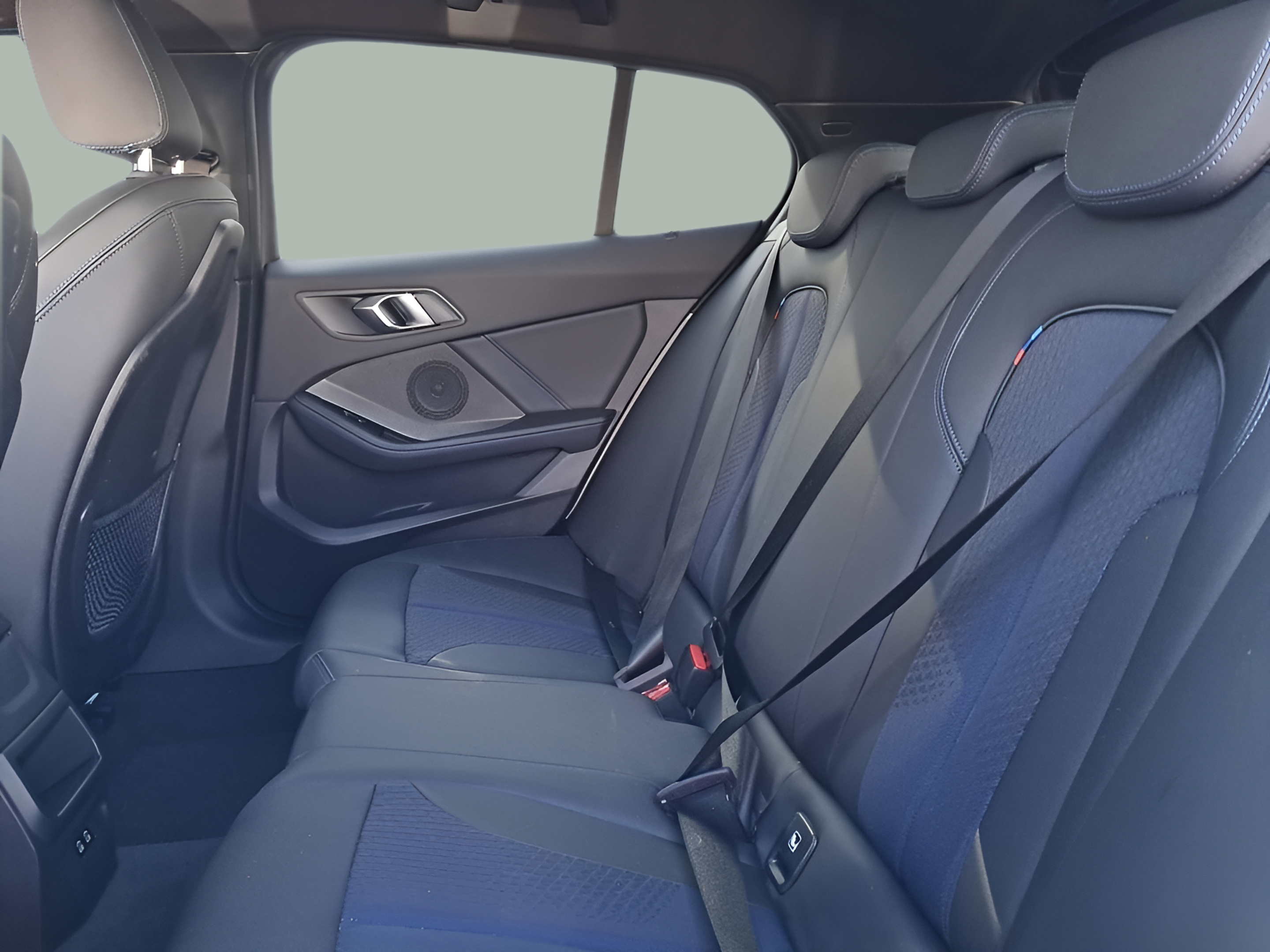 BMW Série 1 116d color Gris. Año 2024. 85KW(116CV). Diesel. En concesionario Caetano Portimão de Portimão