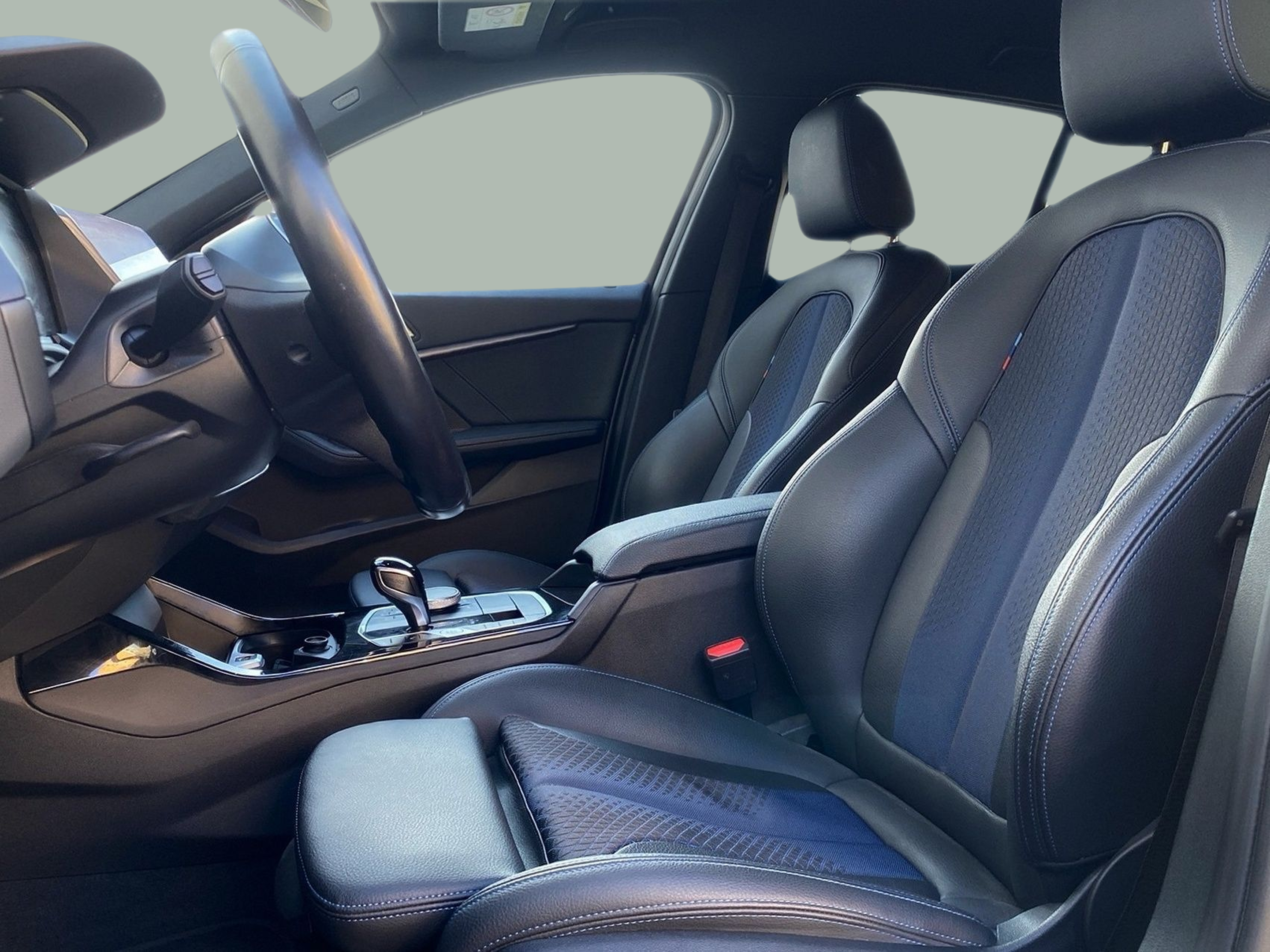 BMW Série 1 116d color Gris. Año 2024. 85KW(116CV). Diesel. En concesionario Caetano Lisboa de Lisboa