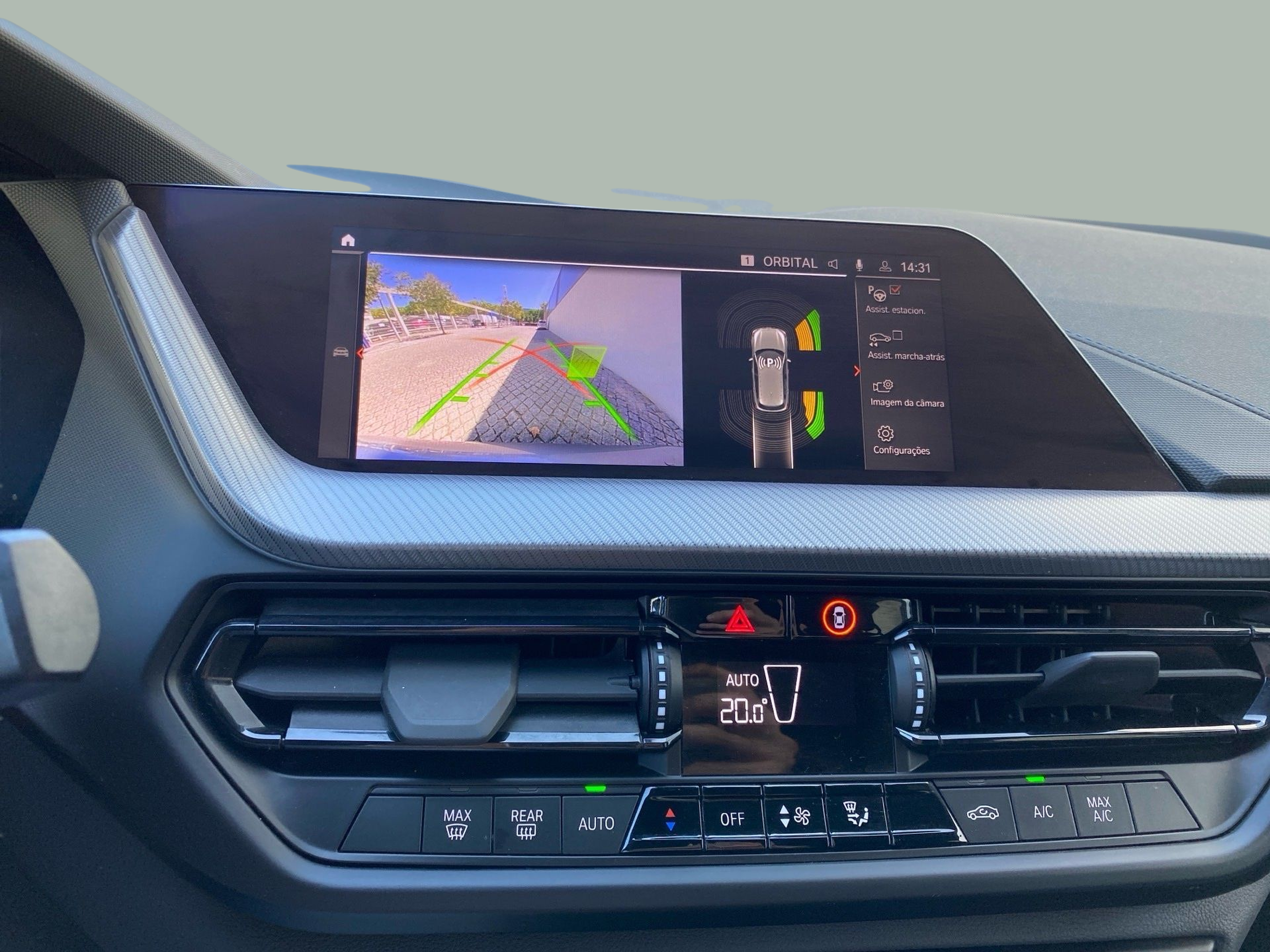 BMW Série 1 116d color Gris. Año 2024. 85KW(116CV). Diesel. En concesionario Caetano Lisboa de Lisboa