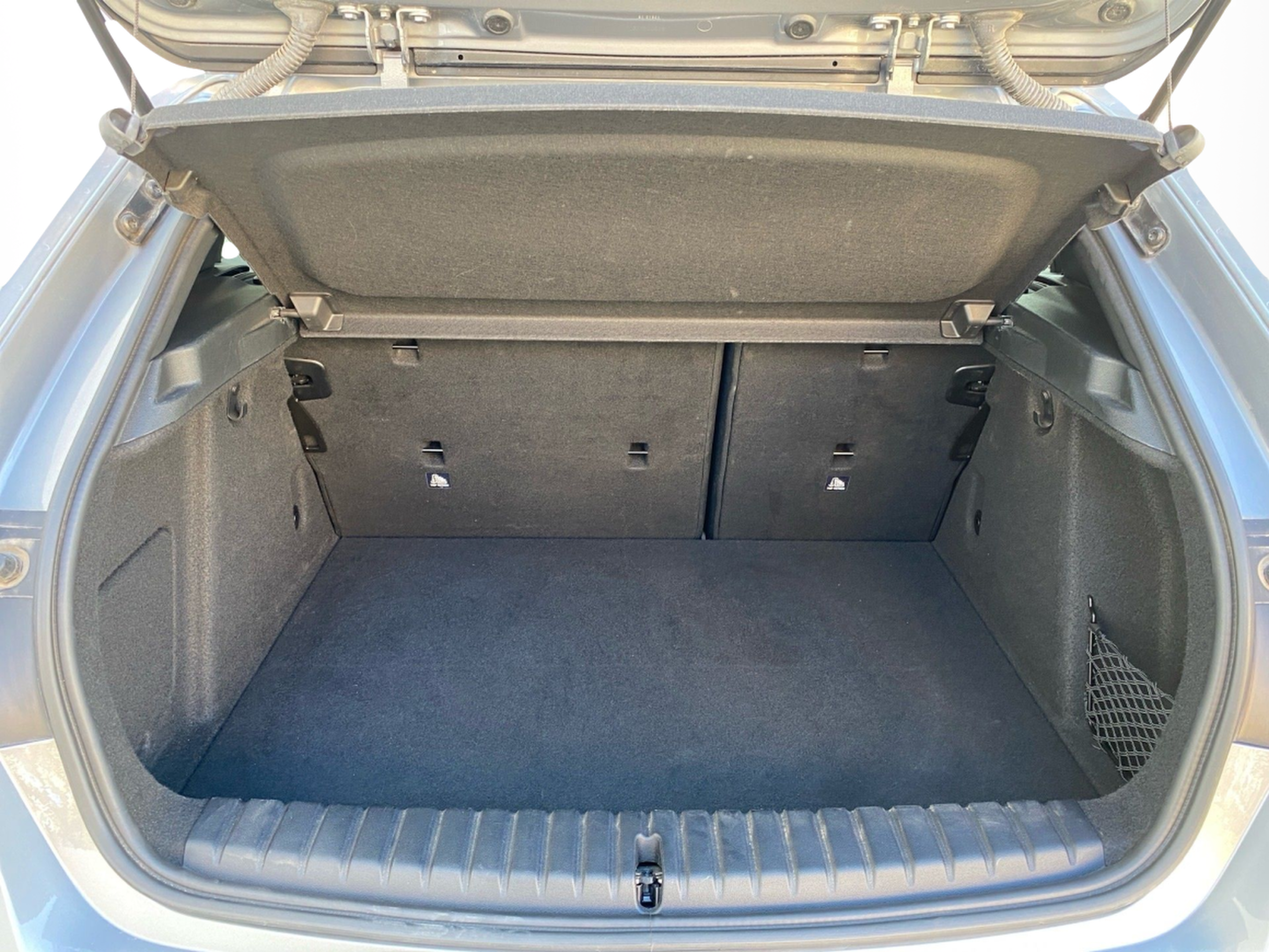 BMW Série 1 116d color Gris. Año 2024. 85KW(116CV). Diesel. En concesionario Caetano Baviera Lisboa de Lisboa