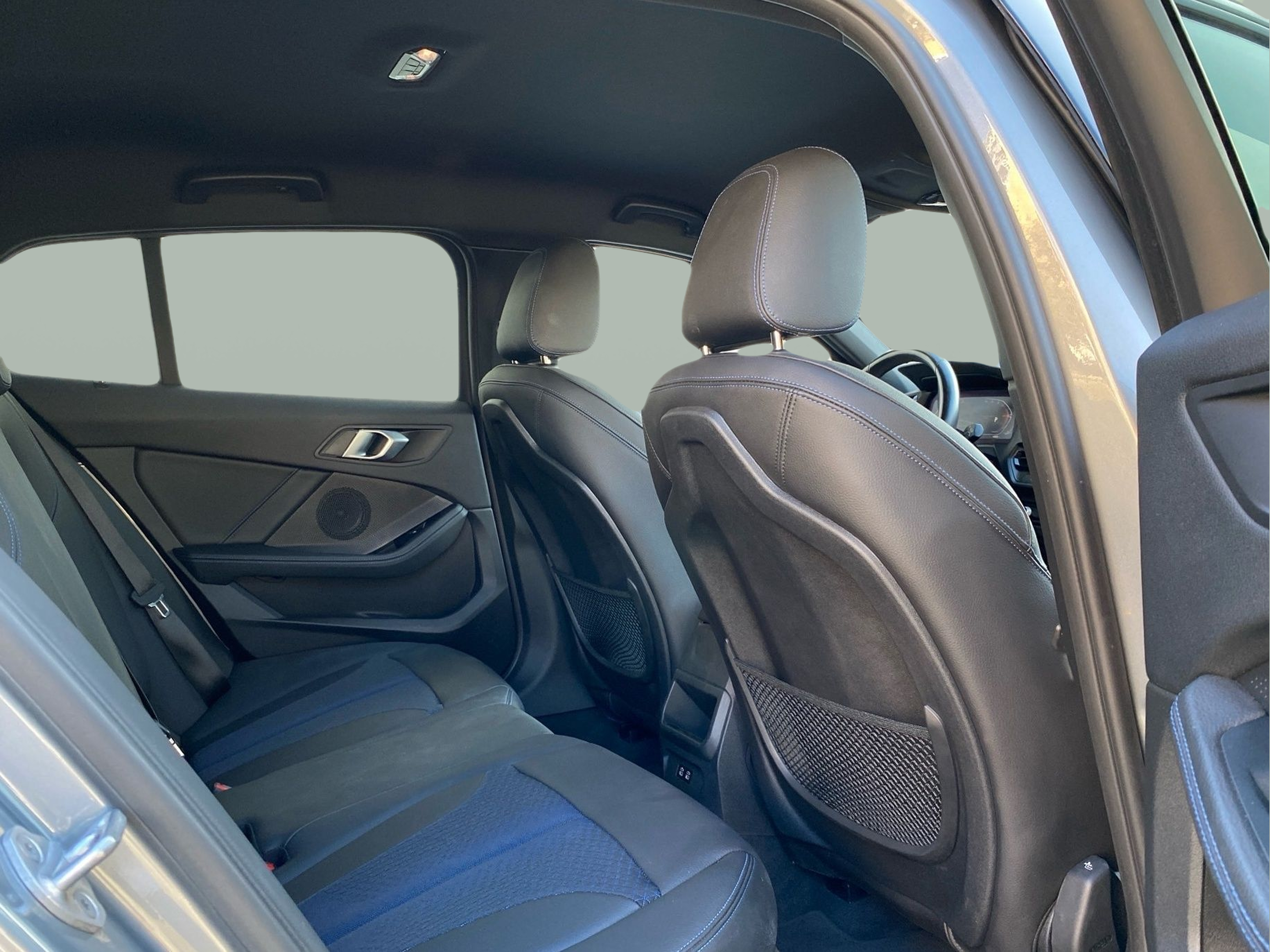 BMW Série 1 116d color Gris. Año 2024. 85KW(116CV). Diesel. En concesionario Caetano Baviera Lisboa de Lisboa