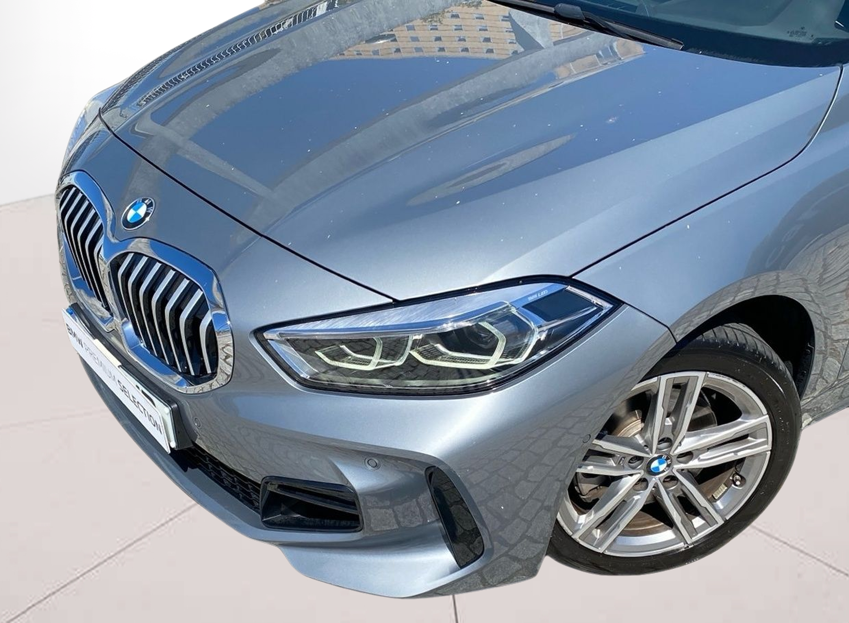 BMW Série 1 116d color Gris. Año 2024. 85KW(116CV). Diesel. En concesionario Caetano Baviera Lisboa de Lisboa