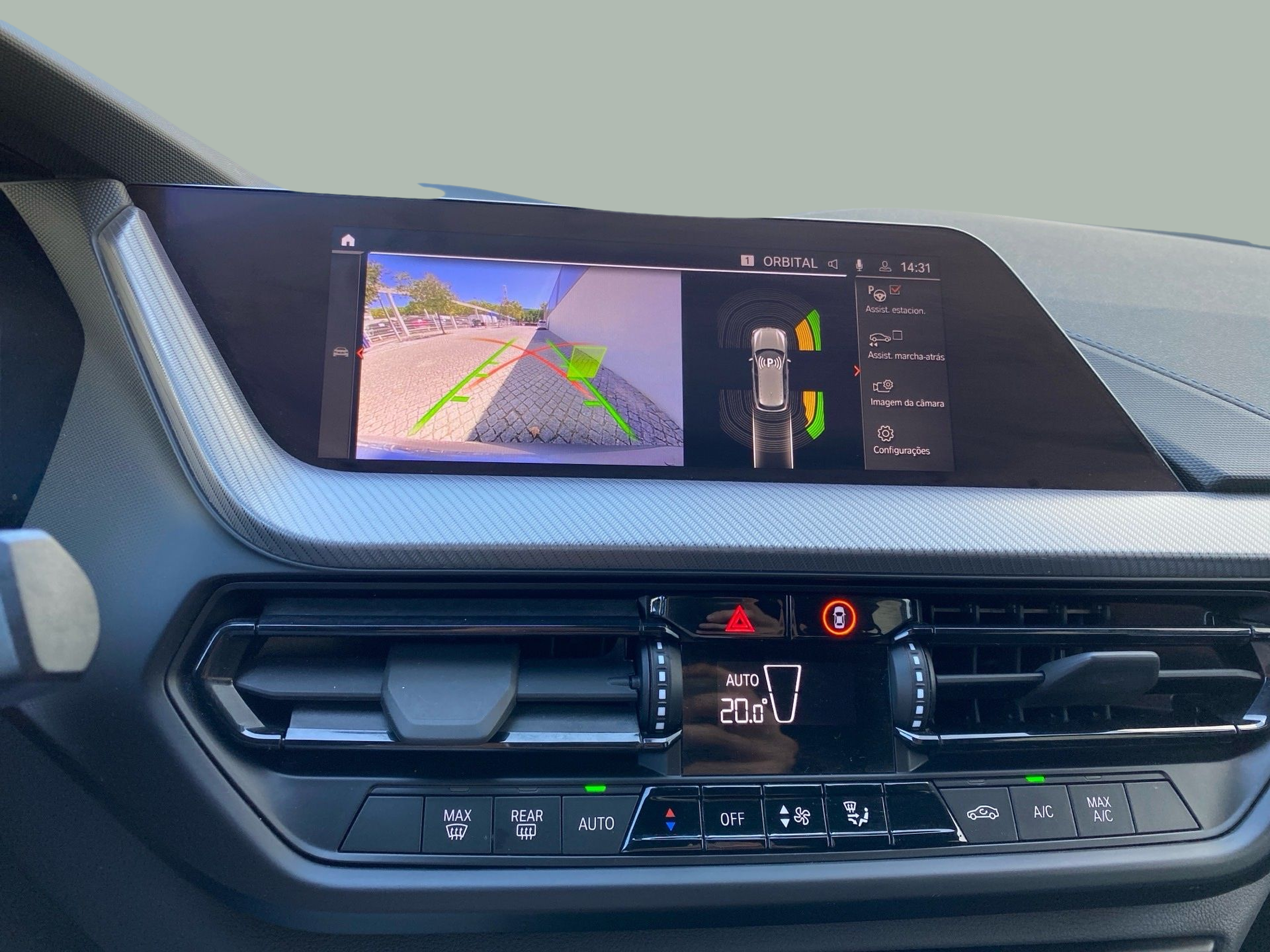 BMW Série 1 116d color Gris. Año 2024. 85KW(116CV). Diesel. En concesionario Caetano Baviera Lisboa de Lisboa