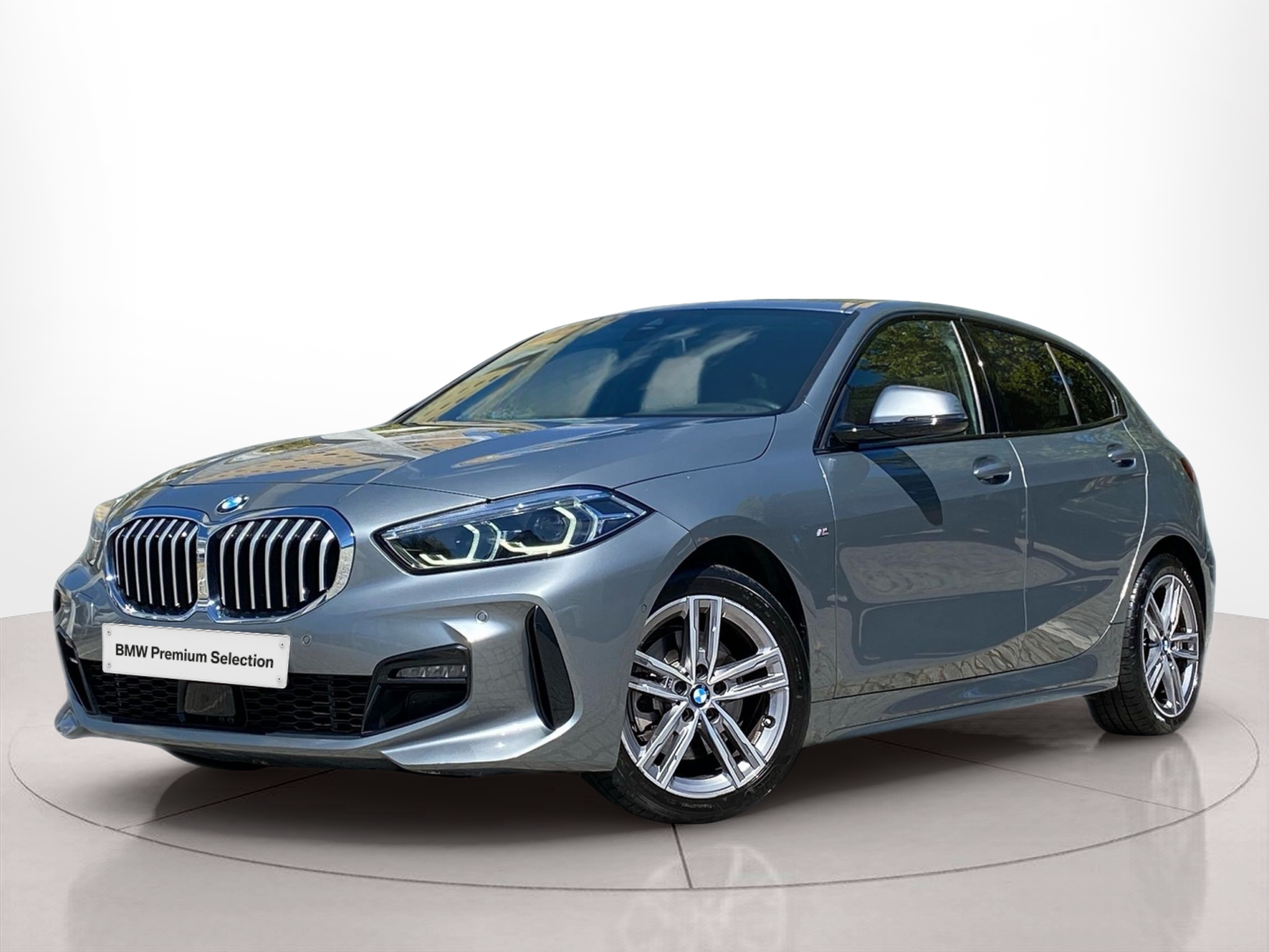 Fotos de BMW Série 1 116d color Gris. Año 2024. 85KW(116CV). Diesel. En concesionario Caetano Baviera Lisboa de Lisboa