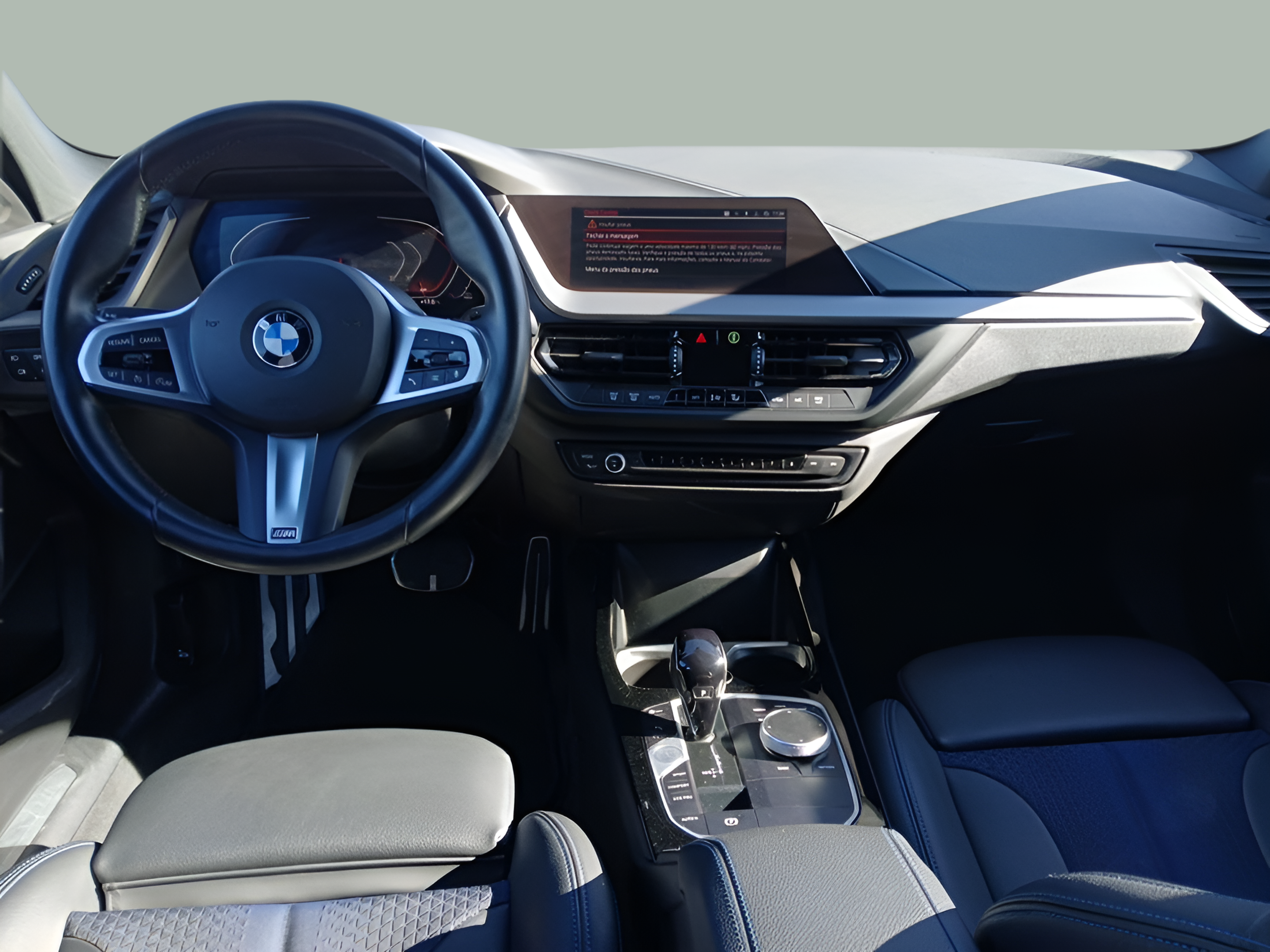 BMW Série 1 116d color Azul. Año 2024. 85KW(116CV). Diesel. En concesionario Caetano Portimão de Portimão