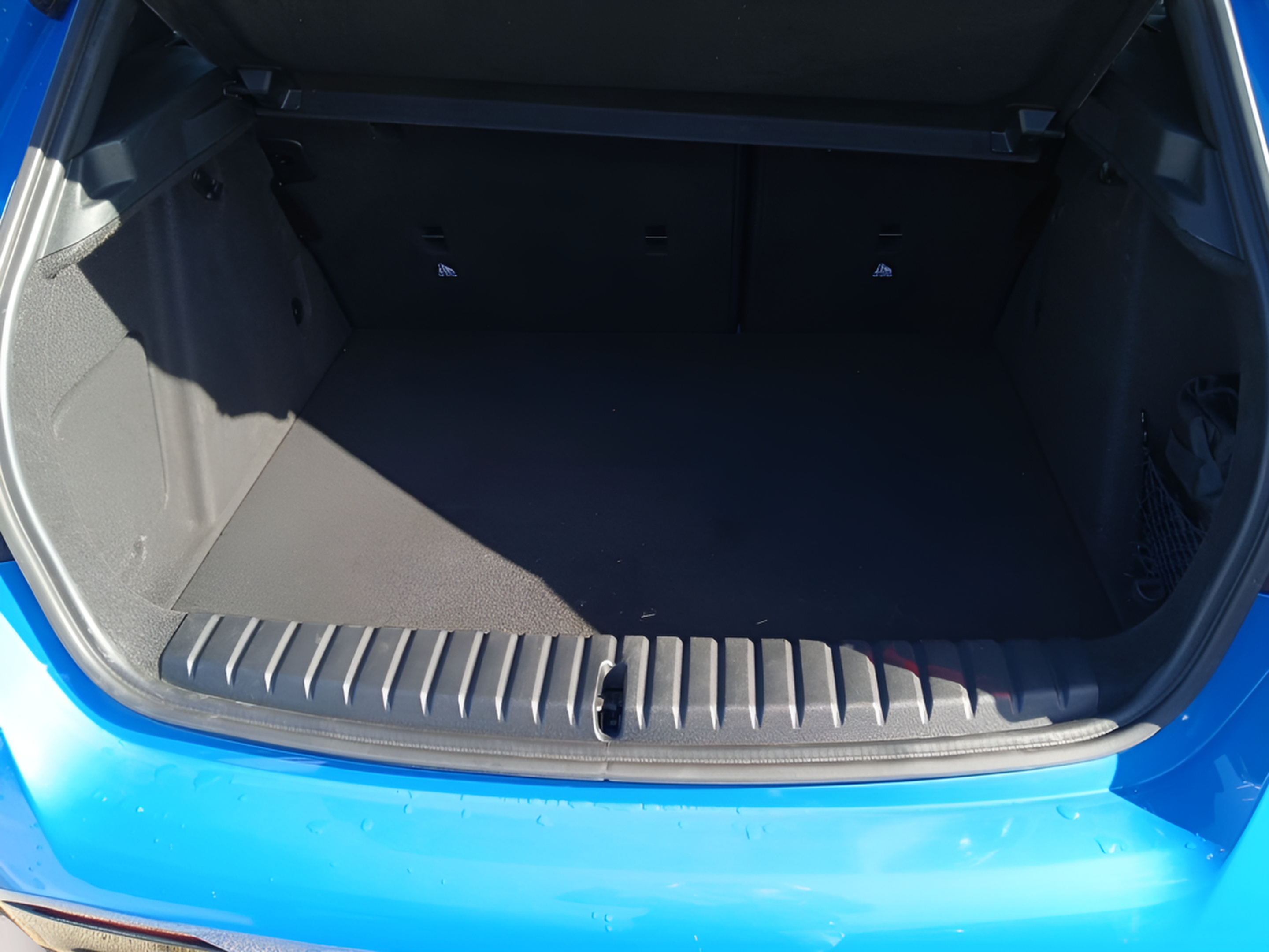 BMW Série 1 116d color Azul. Año 2024. 85KW(116CV). Diesel. En concesionario Caetano Portimão de Portimão