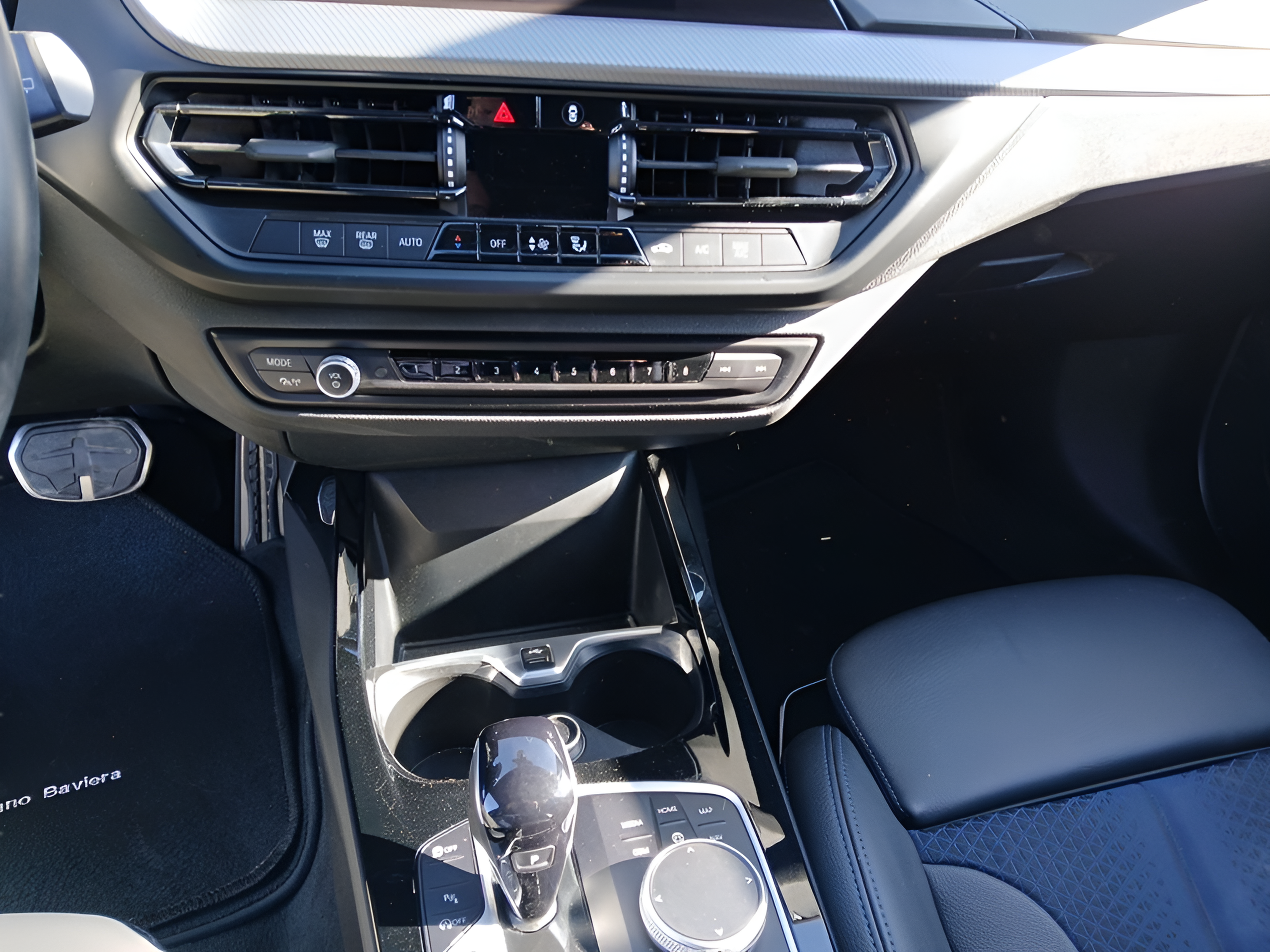 BMW Série 1 116d color Azul. Año 2024. 85KW(116CV). Diesel. En concesionario Caetano Portimão de Portimão