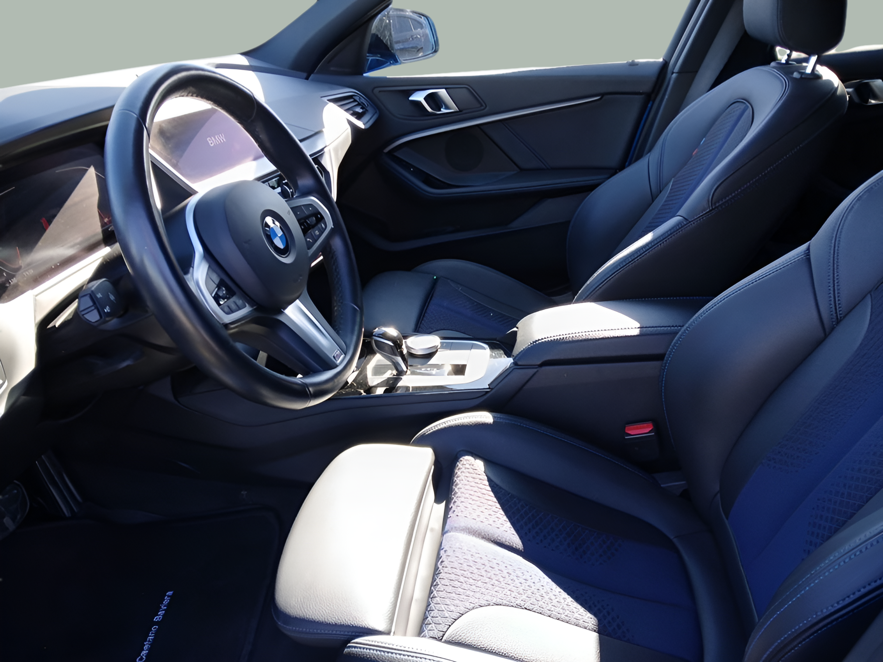 BMW Série 1 116d color Azul. Año 2024. 85KW(116CV). Diesel. En concesionario Caetano Portimão de Portimão