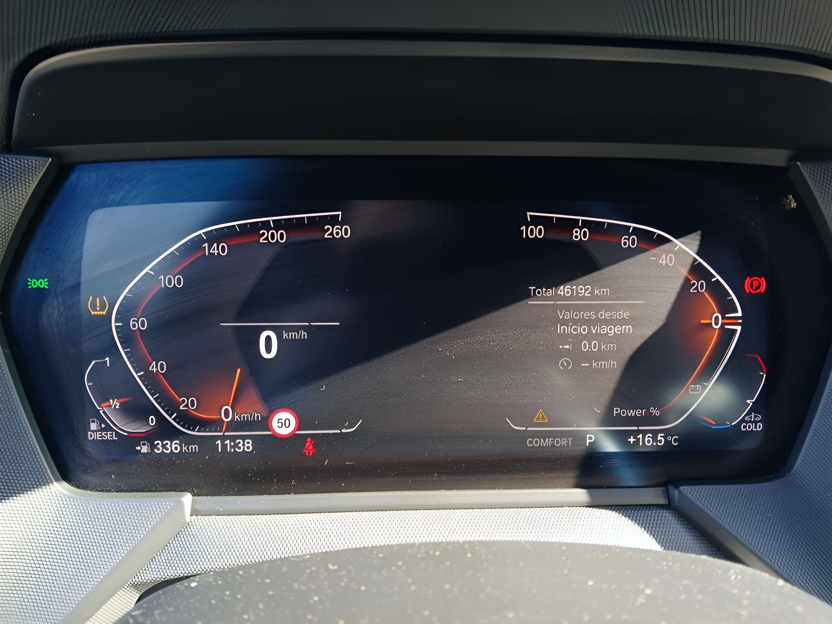 BMW Série 1 116d color Azul. Año 2024. 85KW(116CV). Diesel. En concesionario Caetano Portimão de Portimão