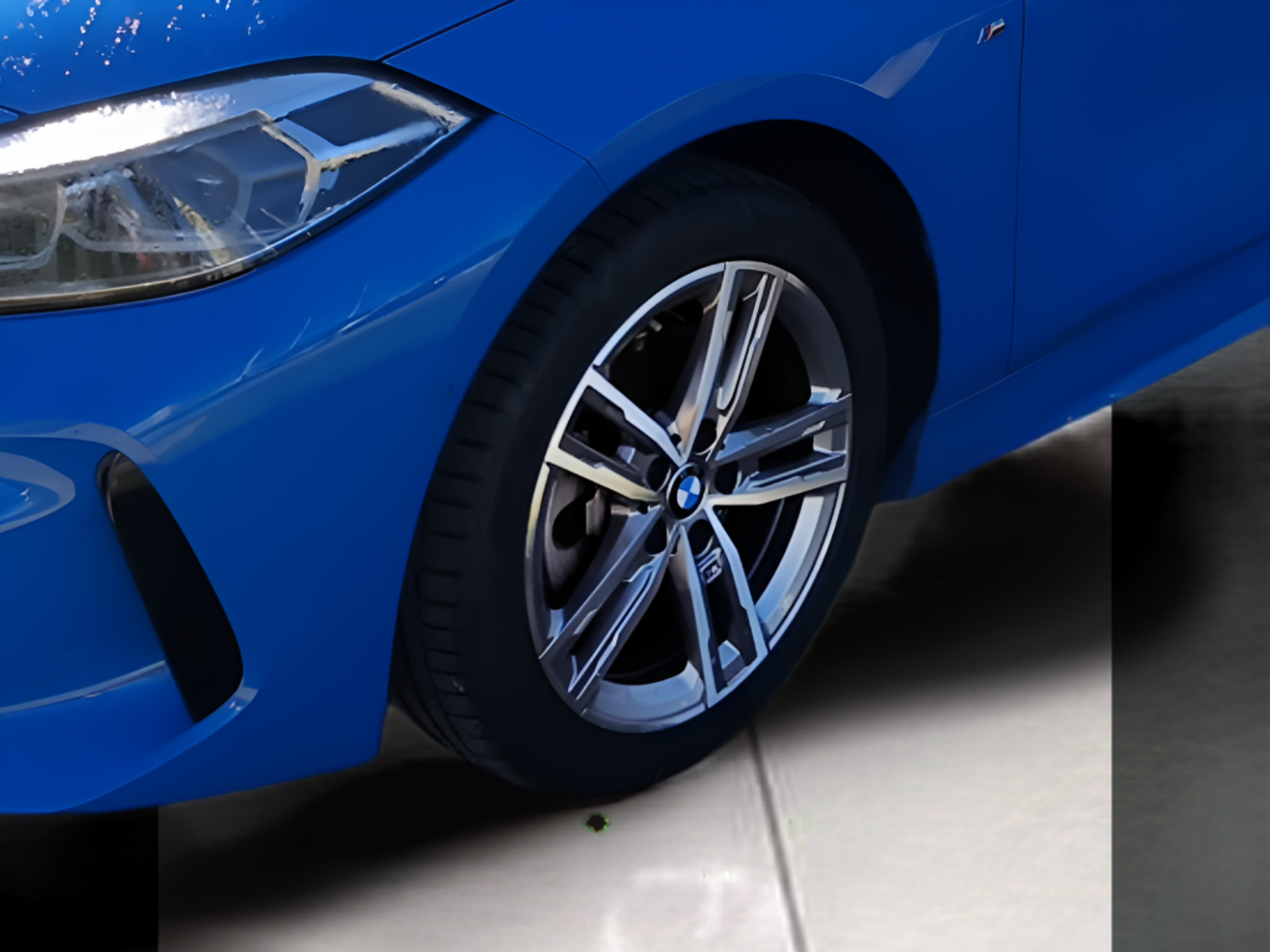 BMW Série 1 116d color Azul. Año 2024. 85KW(116CV). Diesel. En concesionario Caetano Portimão de Portimão