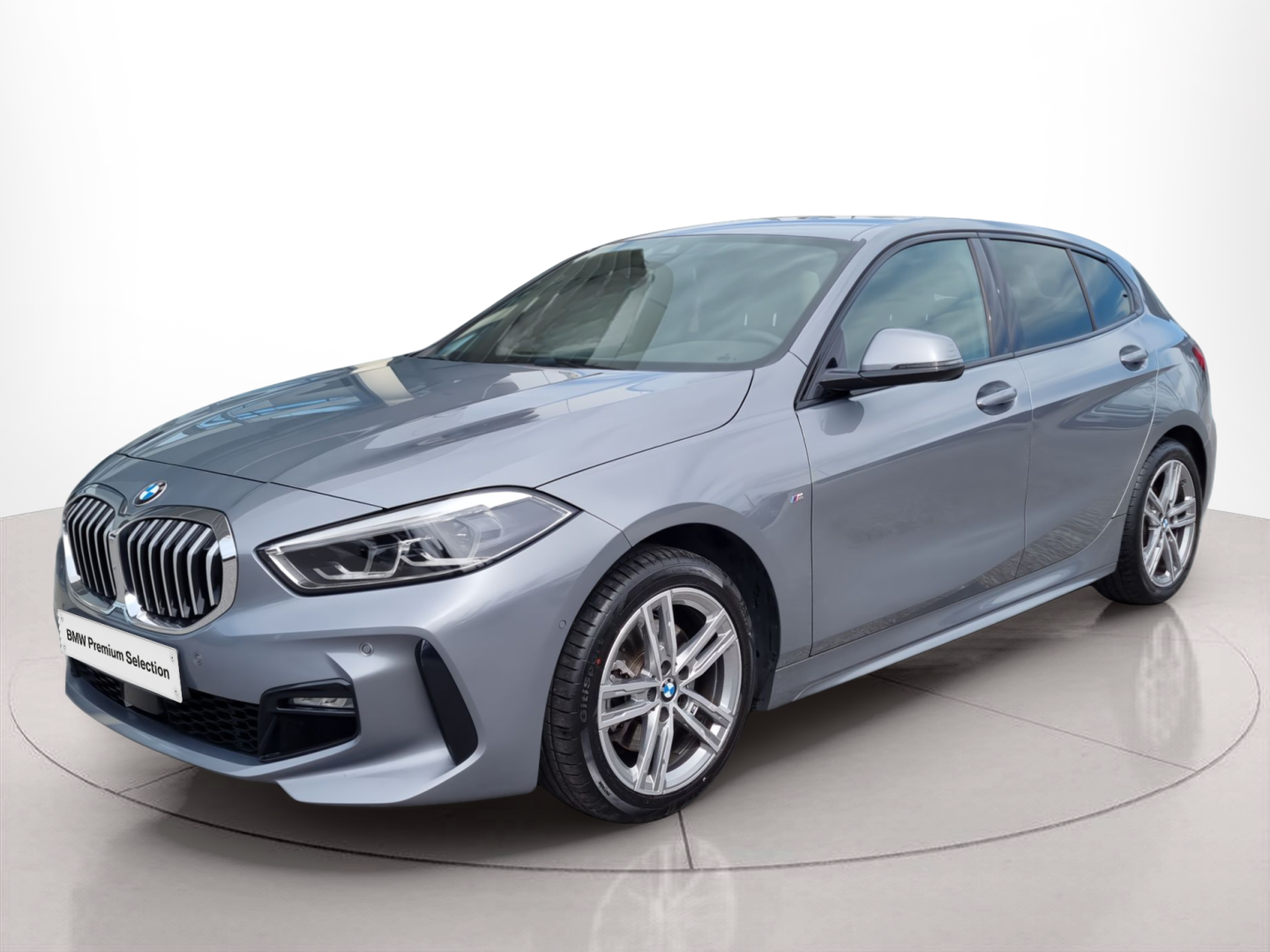 Fotos de BMW Série 1 116d color Gris. Año 2024. 85KW(116CV). Diesel. En concesionario Caetano Baviera Aveiro de Aveiro