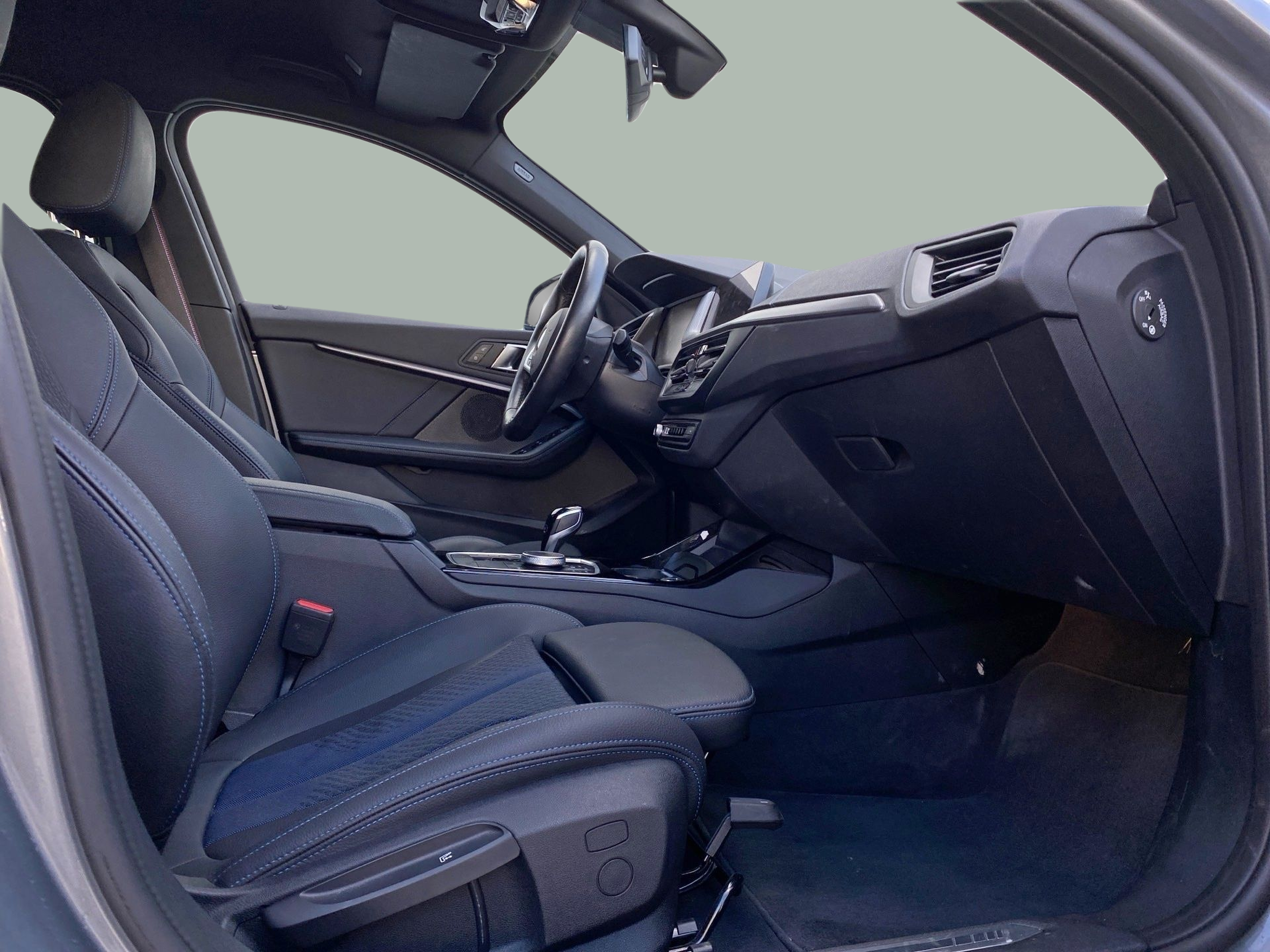 BMW Série 1 116d color Gris. Año 2024. 85KW(116CV). Diesel. En concesionario Caetano Lisboa de Lisboa