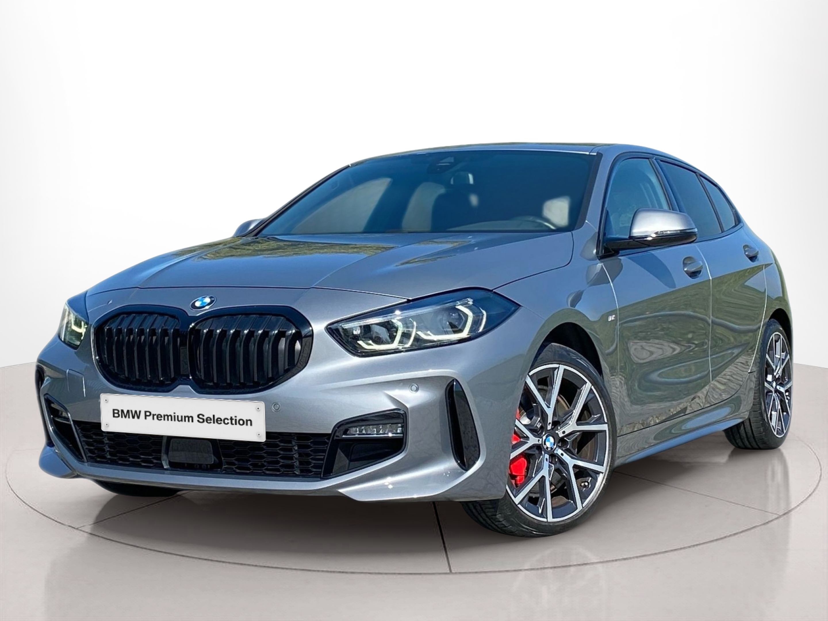 Fotos de BMW Série 1 116d color Gris. Año 2024. 85KW(116CV). Diesel. En concesionario Caetano Lisboa de Lisboa