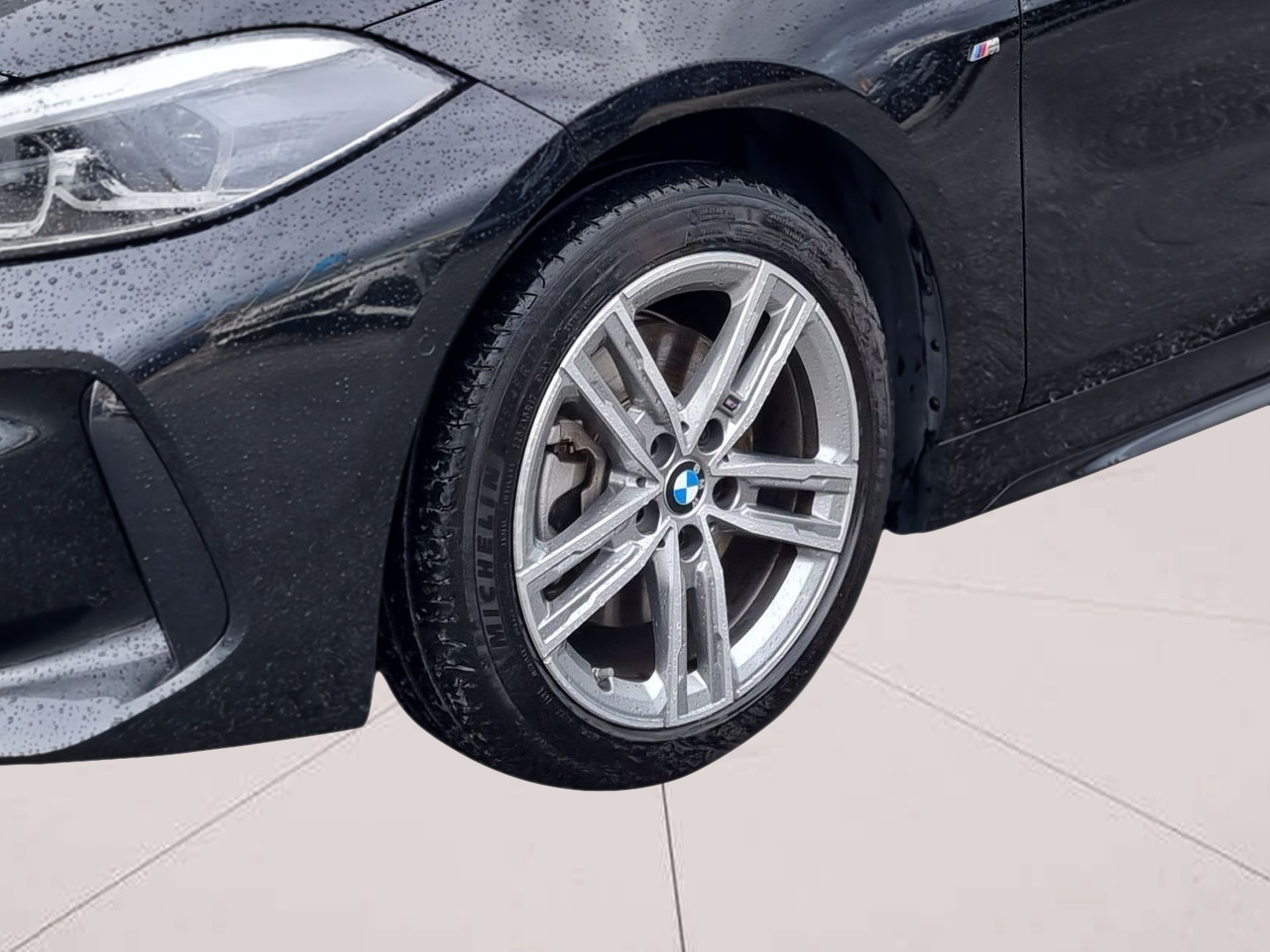 BMW Série 1 116d color Negro. Año 2024. 85KW(116CV). Diesel. En concesionario Caetano Baviera Aveiro de Aveiro