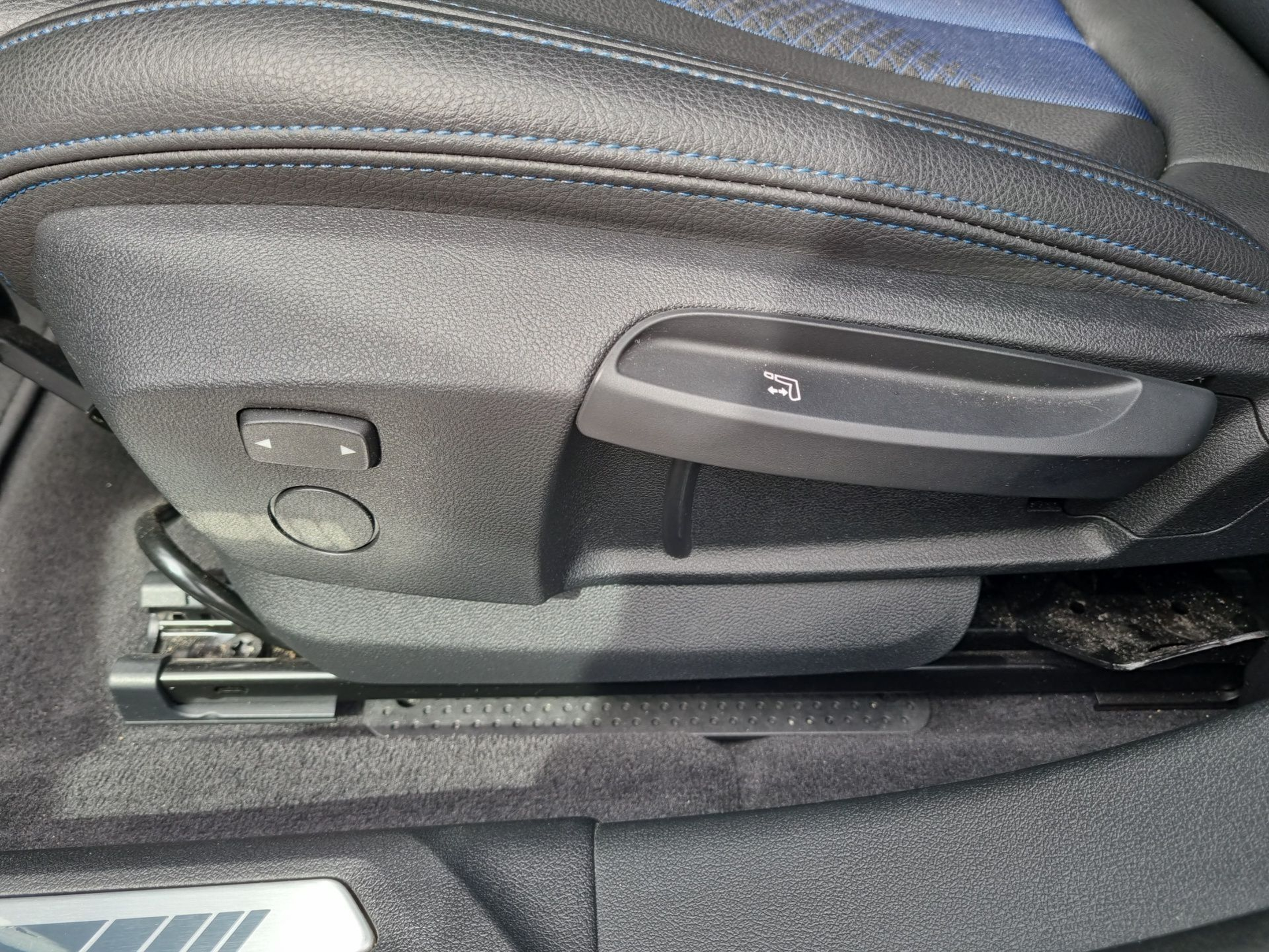 BMW Série 1 116d color Gris. Año 2024. 85KW(116CV). Diesel. En concesionario Caetano Baviera Santa Maria da Feira de Santa Maria da Feira