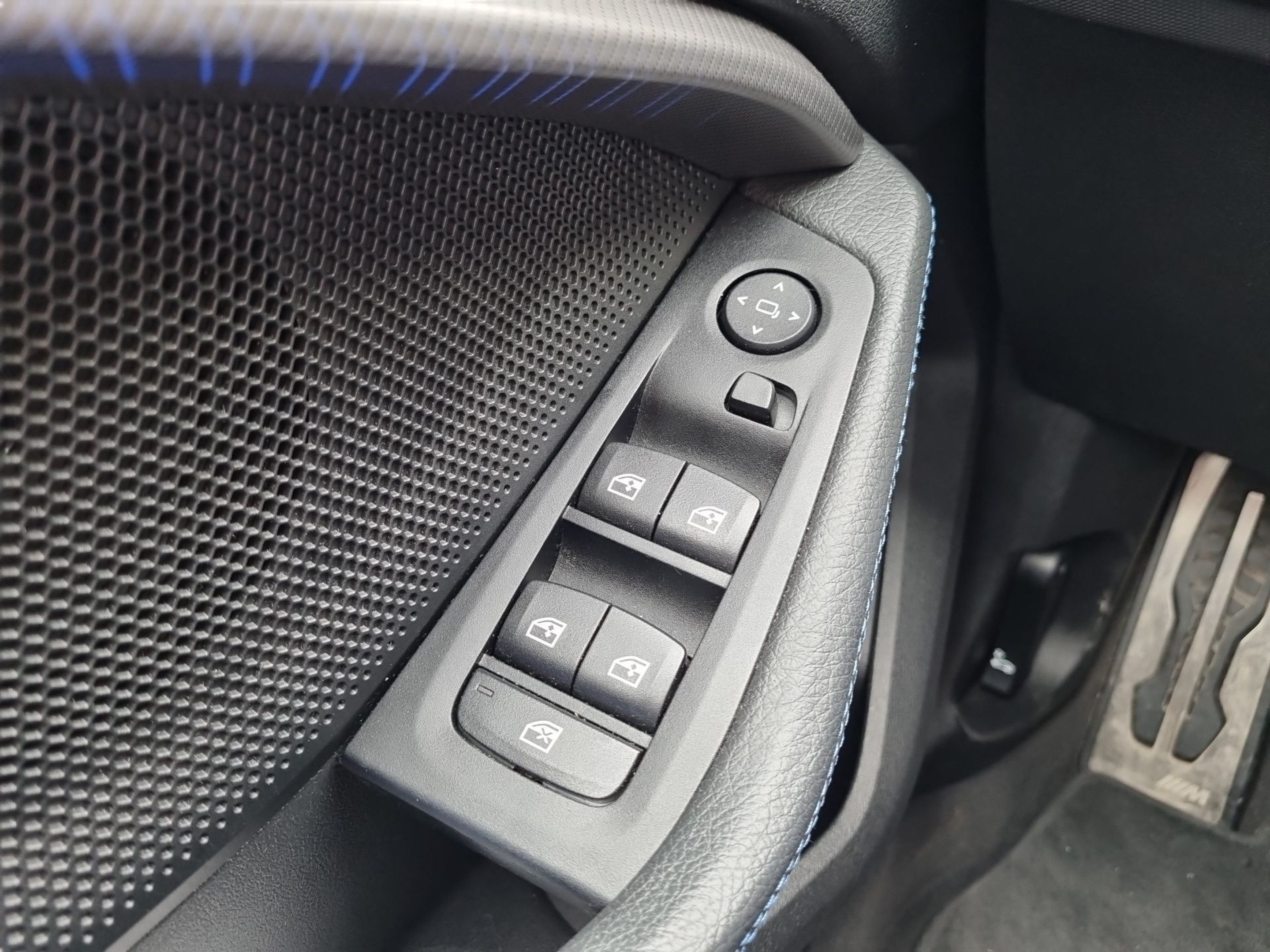 BMW Série 1 116d color Gris. Año 2024. 85KW(116CV). Diesel. En concesionario Caetano Baviera Santa Maria da Feira de Santa Maria da Feira