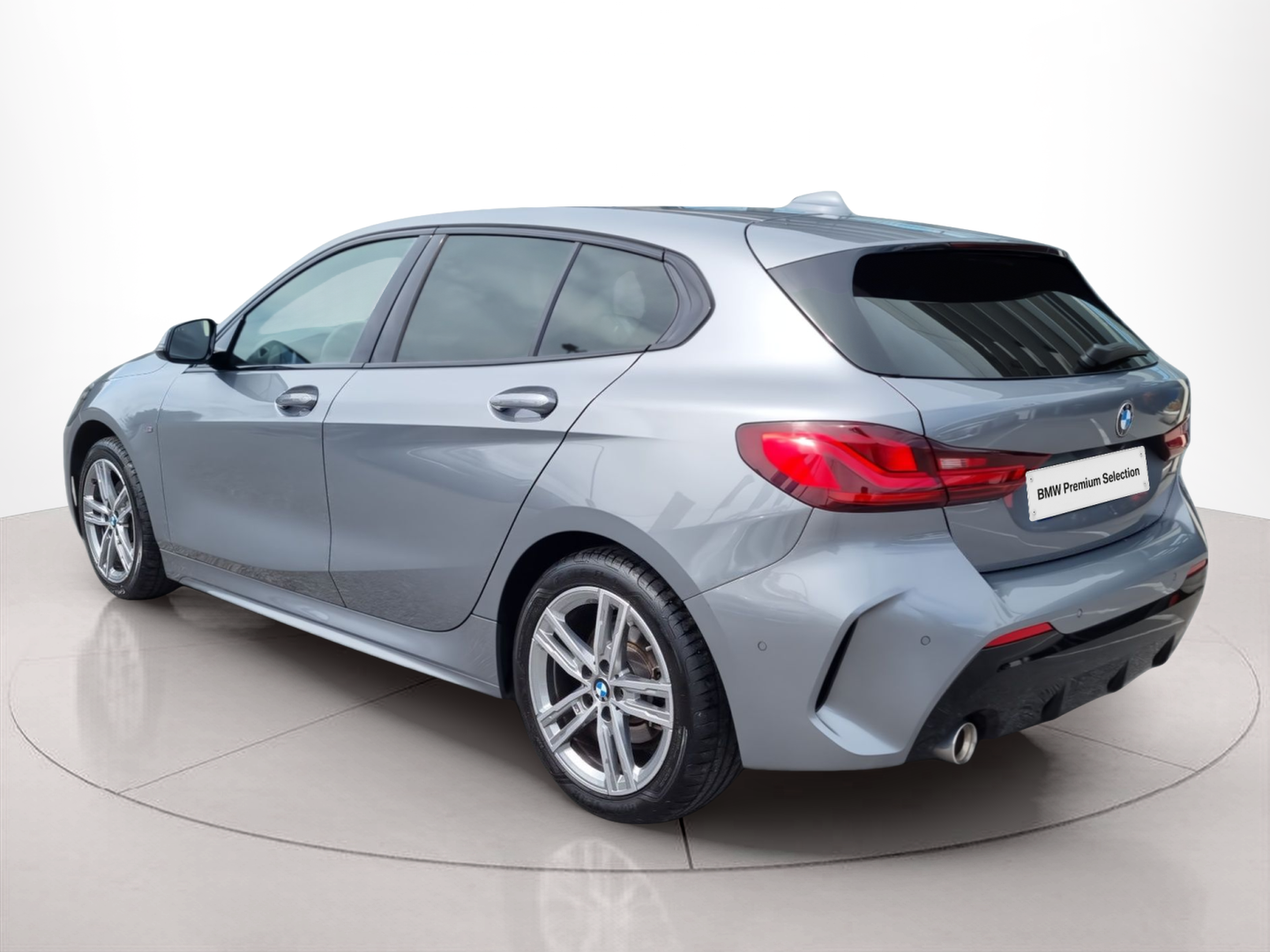 BMW Série 1 116d color Gris. Año 2024. 85KW(116CV). Diesel. En concesionario Caetano Baviera Santa Maria da Feira de Santa Maria da Feira