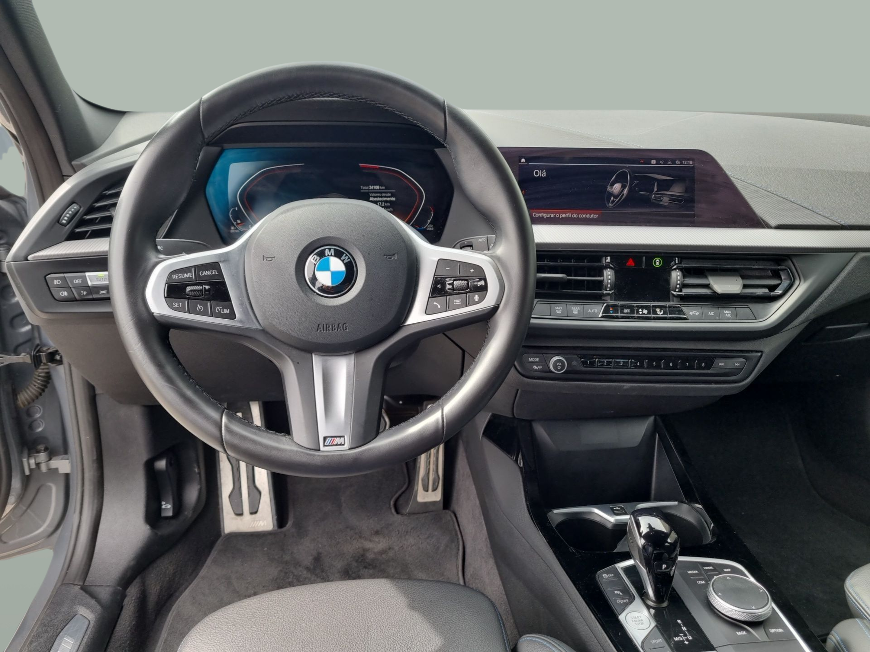 BMW Série 1 116d color Gris. Año 2024. 85KW(116CV). Diesel. En concesionario Caetano Baviera Santa Maria da Feira de Santa Maria da Feira