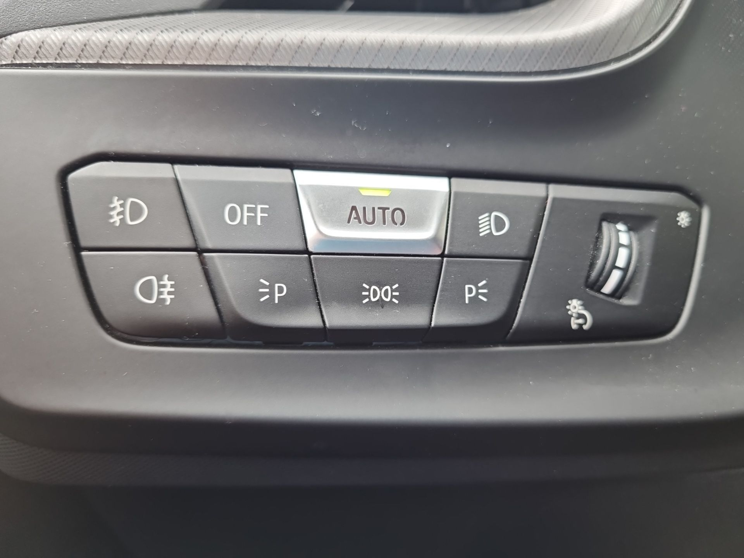 BMW Série 1 116d color Gris. Año 2024. 85KW(116CV). Diesel. En concesionario Caetano Baviera Santa Maria da Feira de Santa Maria da Feira