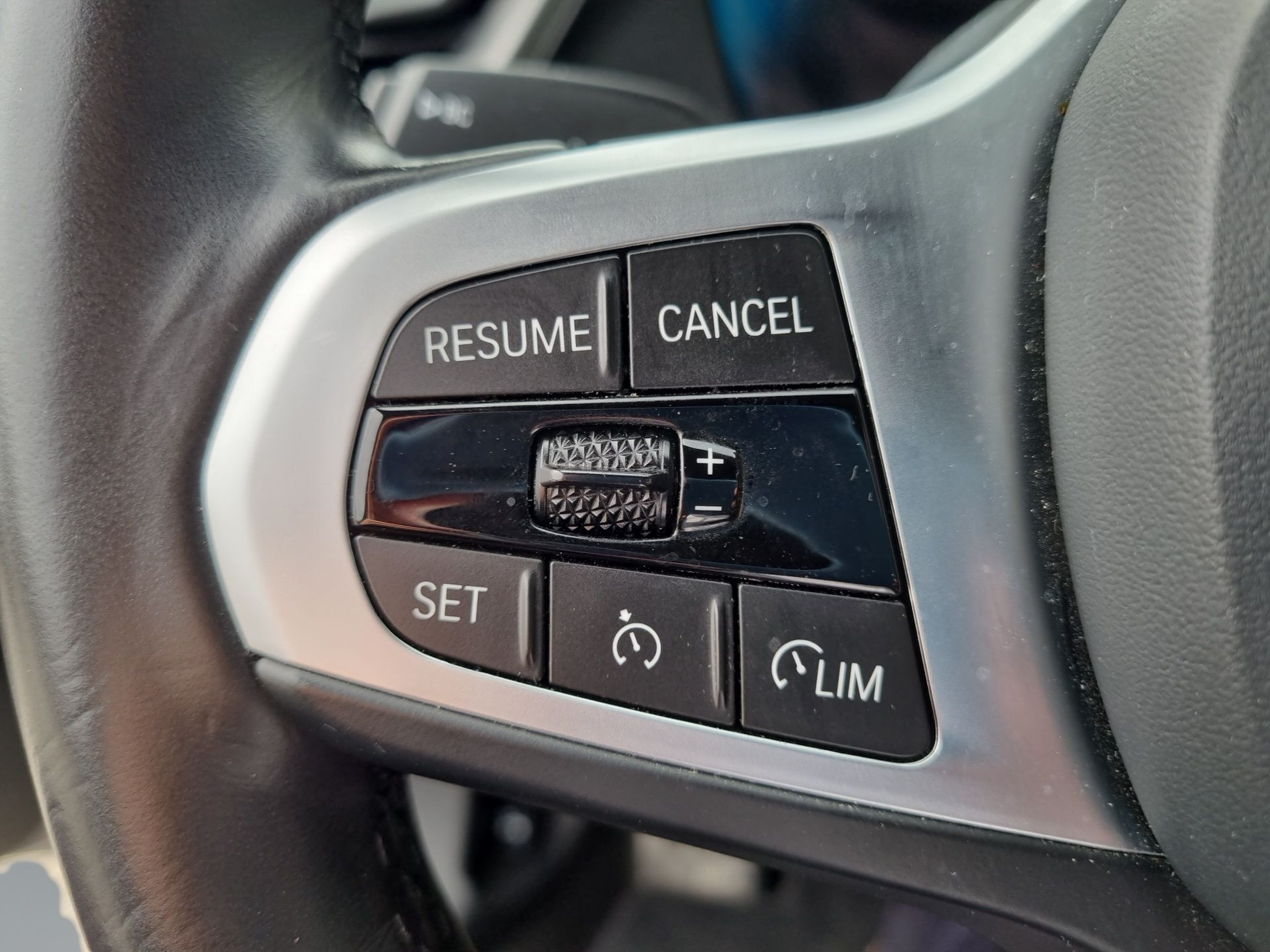 BMW Série 1 116d color Gris. Año 2024. 85KW(116CV). Diesel. En concesionario Caetano Baviera Santa Maria da Feira de Santa Maria da Feira