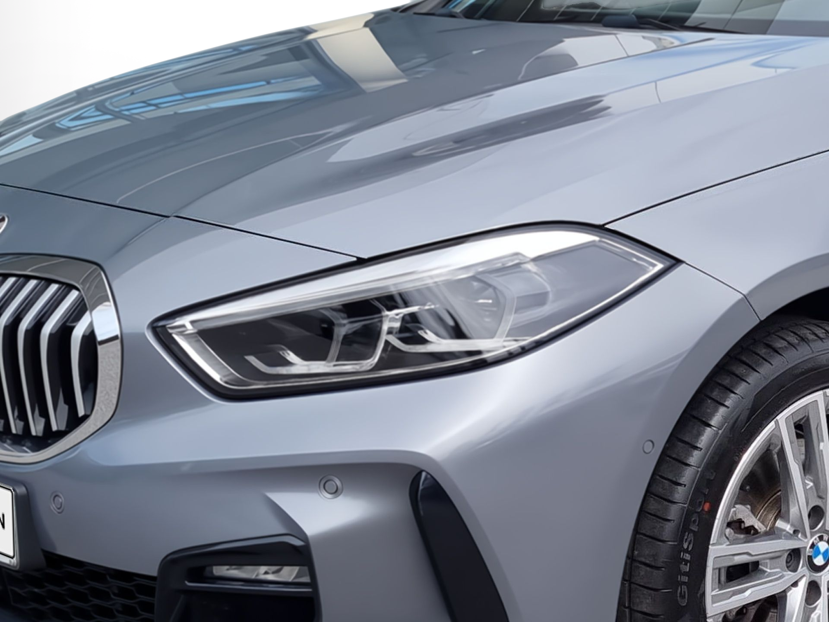 BMW Série 1 116d color Gris. Año 2024. 85KW(116CV). Diesel. En concesionario Caetano Baviera Santa Maria da Feira de Santa Maria da Feira