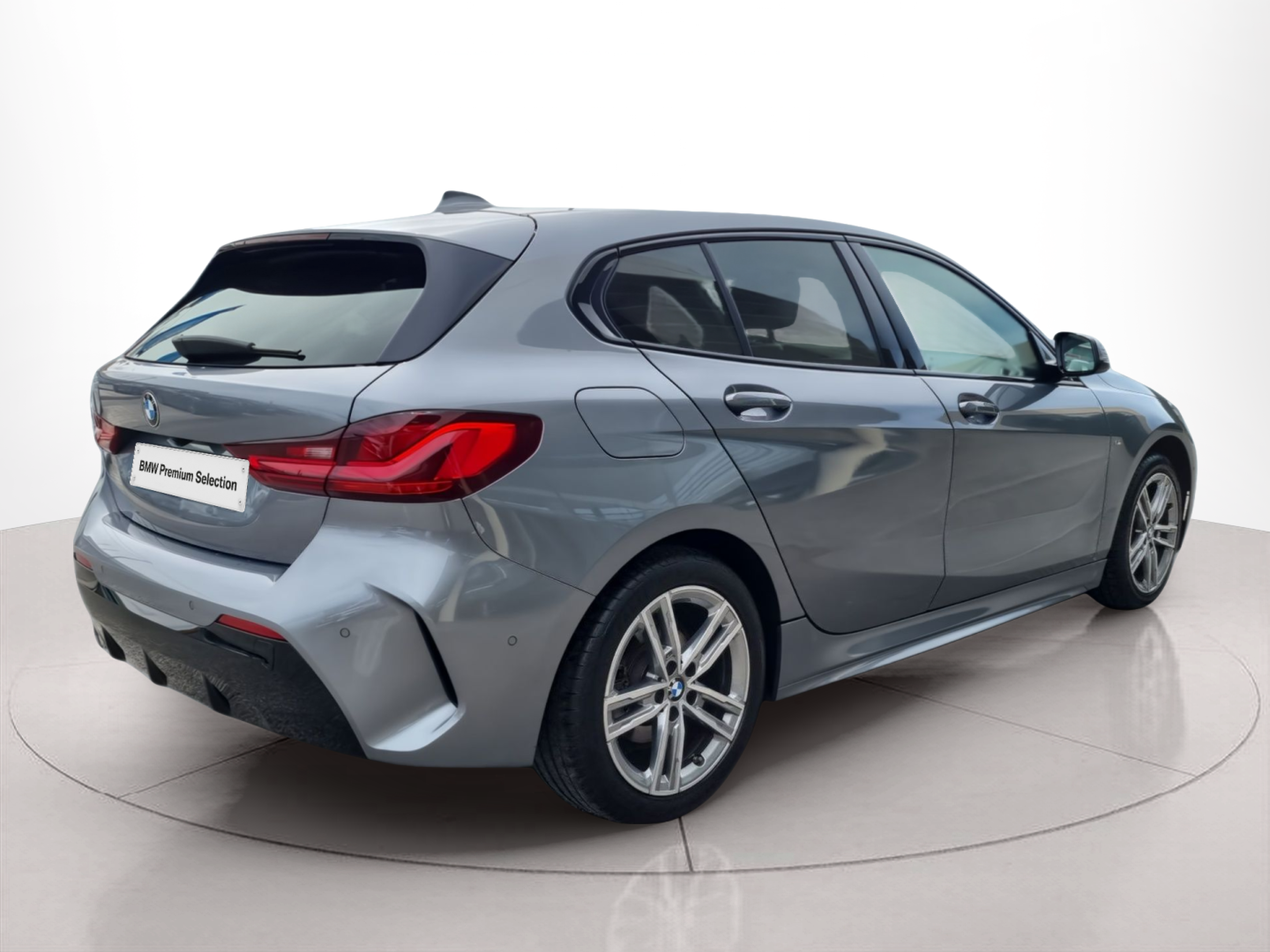 BMW Série 1 116d color Gris. Año 2024. 85KW(116CV). Diesel. En concesionario Caetano Baviera Santa Maria da Feira de Santa Maria da Feira