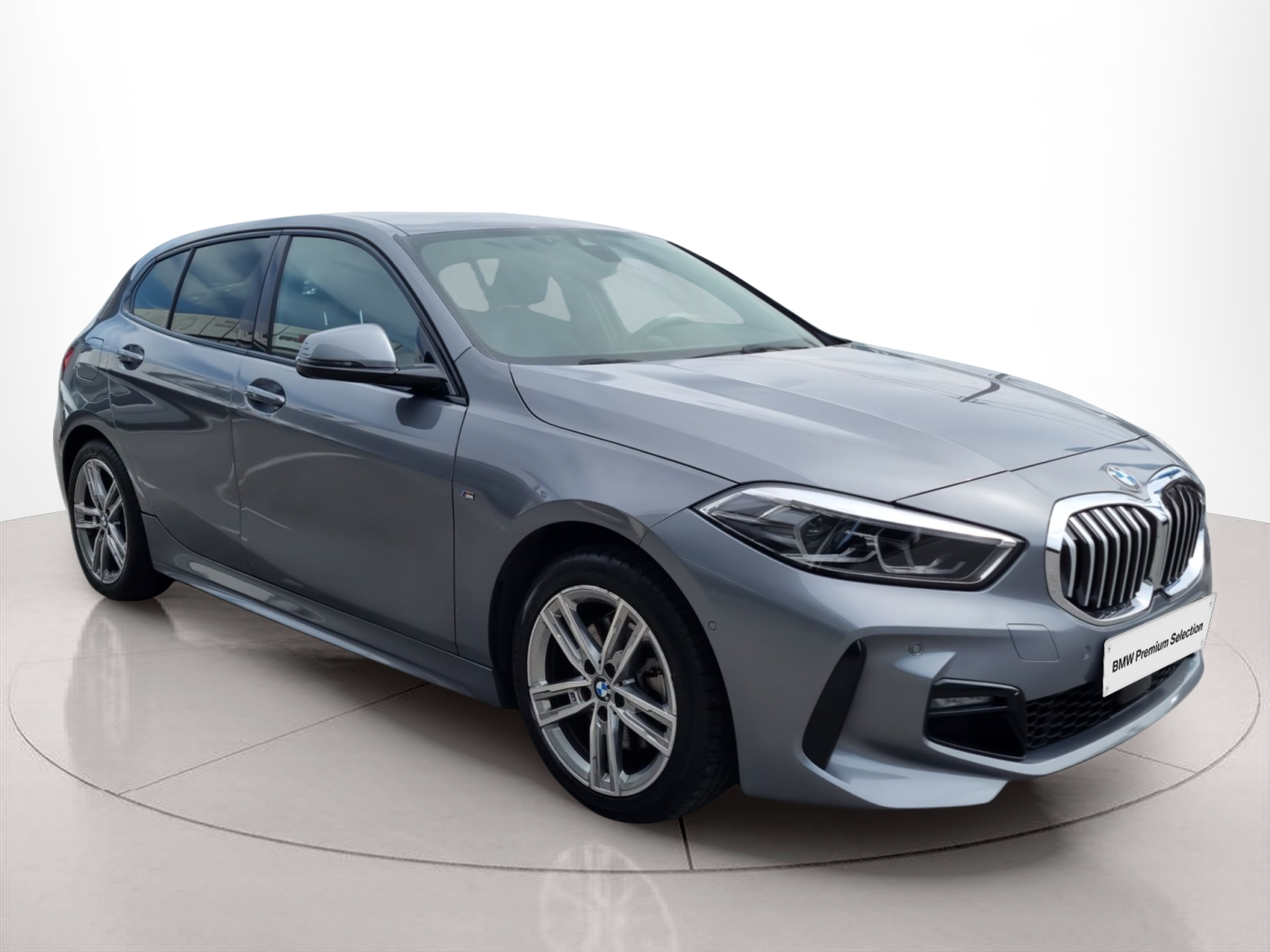 BMW Série 1 116d color Gris. Año 2024. 85KW(116CV). Diesel. En concesionario Caetano Baviera Santa Maria da Feira de Santa Maria da Feira