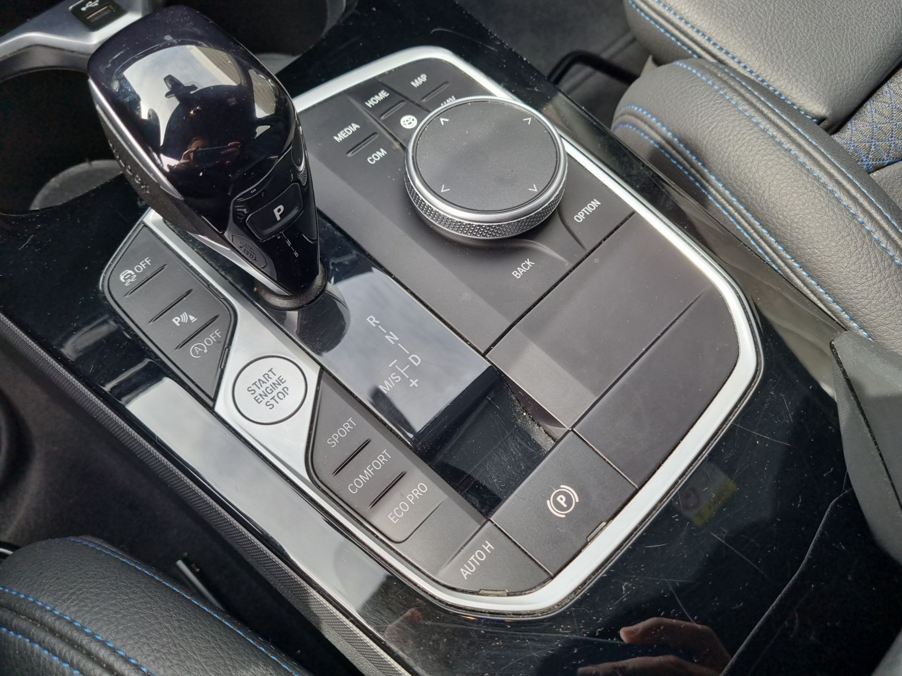 BMW Série 1 116d color Gris. Año 2024. 85KW(116CV). Diesel. En concesionario Caetano Baviera Santa Maria da Feira de Santa Maria da Feira