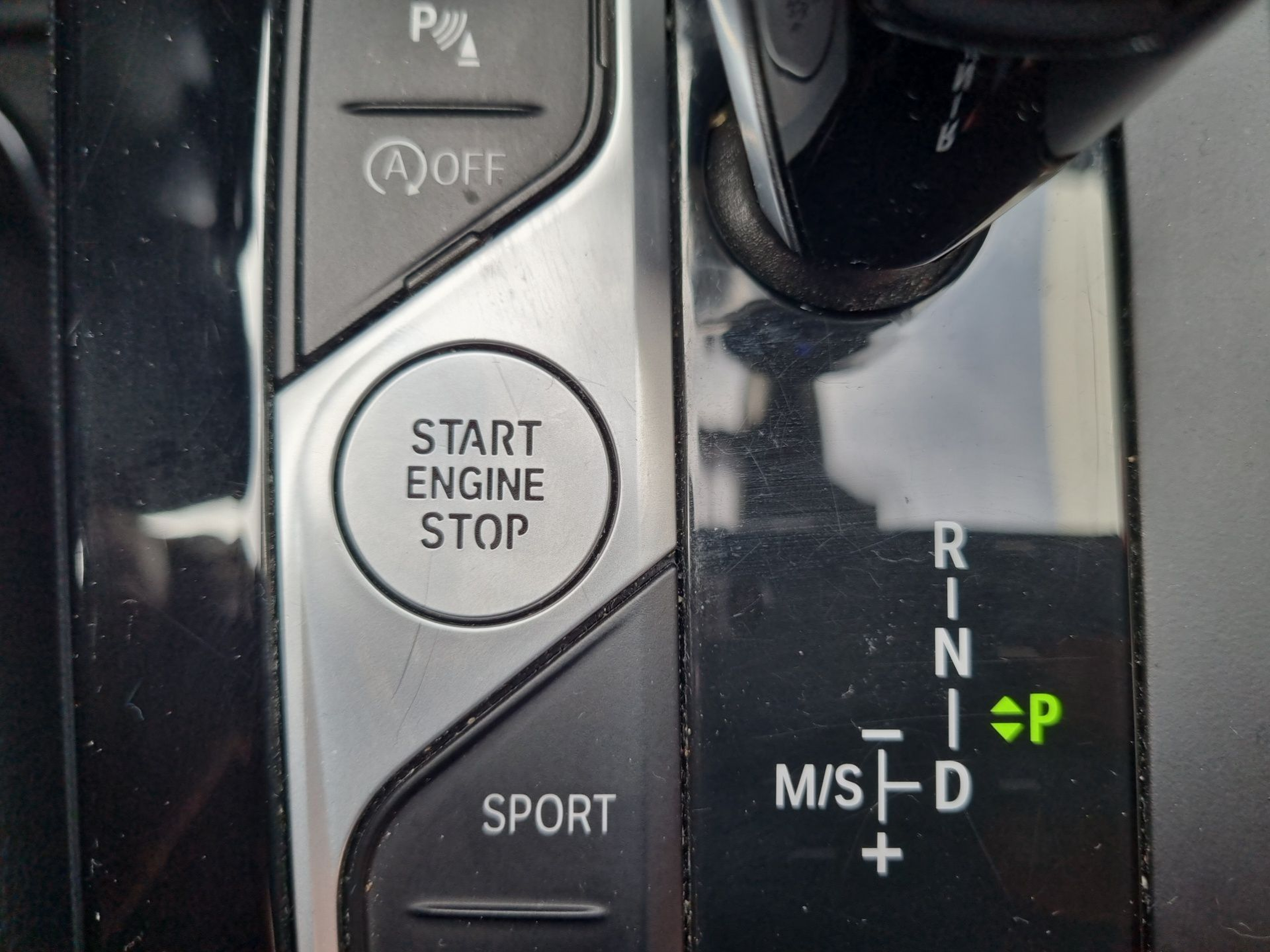 BMW Série 1 116d color Gris. Año 2024. 85KW(116CV). Diesel. En concesionario Caetano Baviera Santa Maria da Feira de Santa Maria da Feira