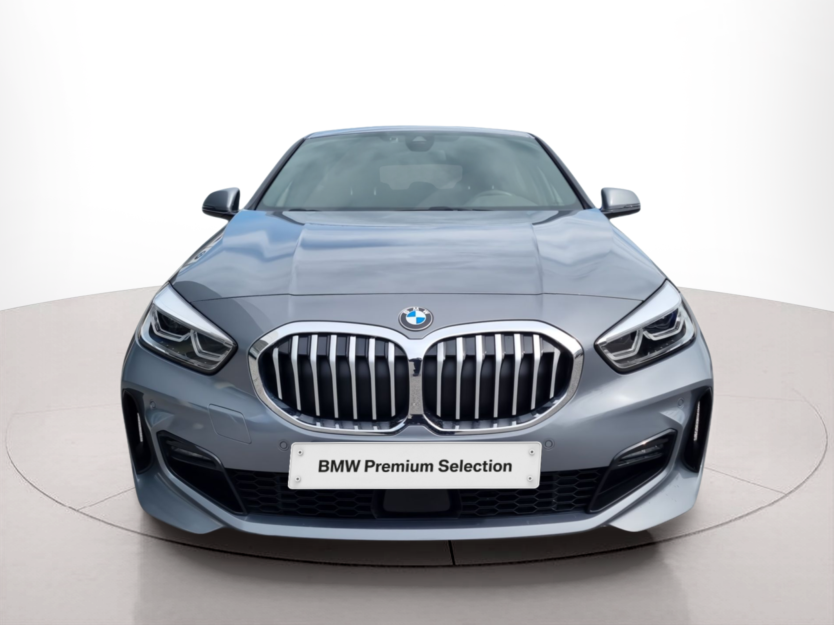 Fotos de BMW Série 1 116d color Gris. Año 2024. 85KW(116CV). Diesel. En concesionario Caetano Baviera Santa Maria da Feira de Santa Maria da Feira