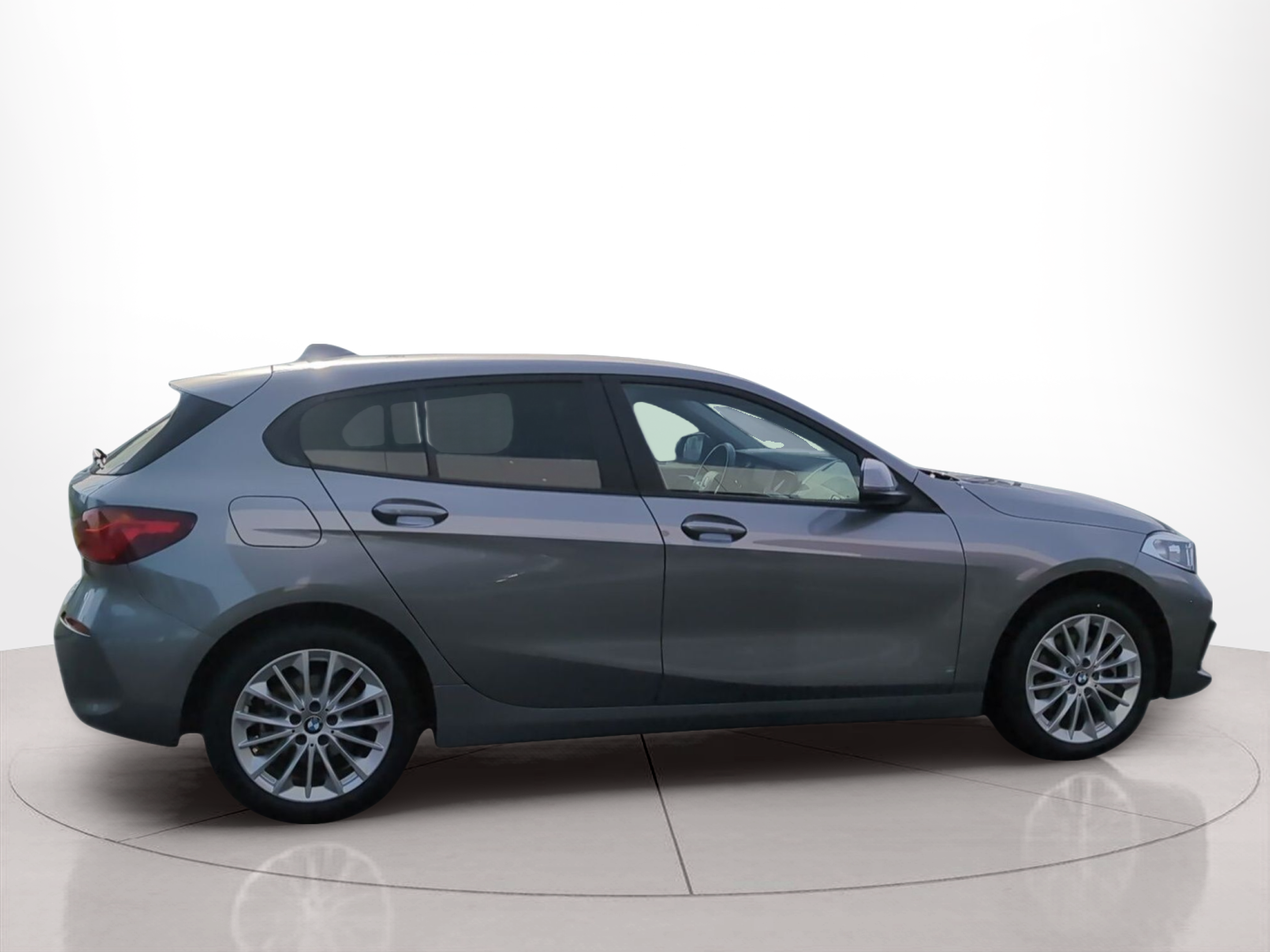 BMW Série 1 116d color Gris. Año 2024. 85KW(116CV). Diesel. En concesionario Caetano Santa Maria da Feira de Santa Maria da Feira