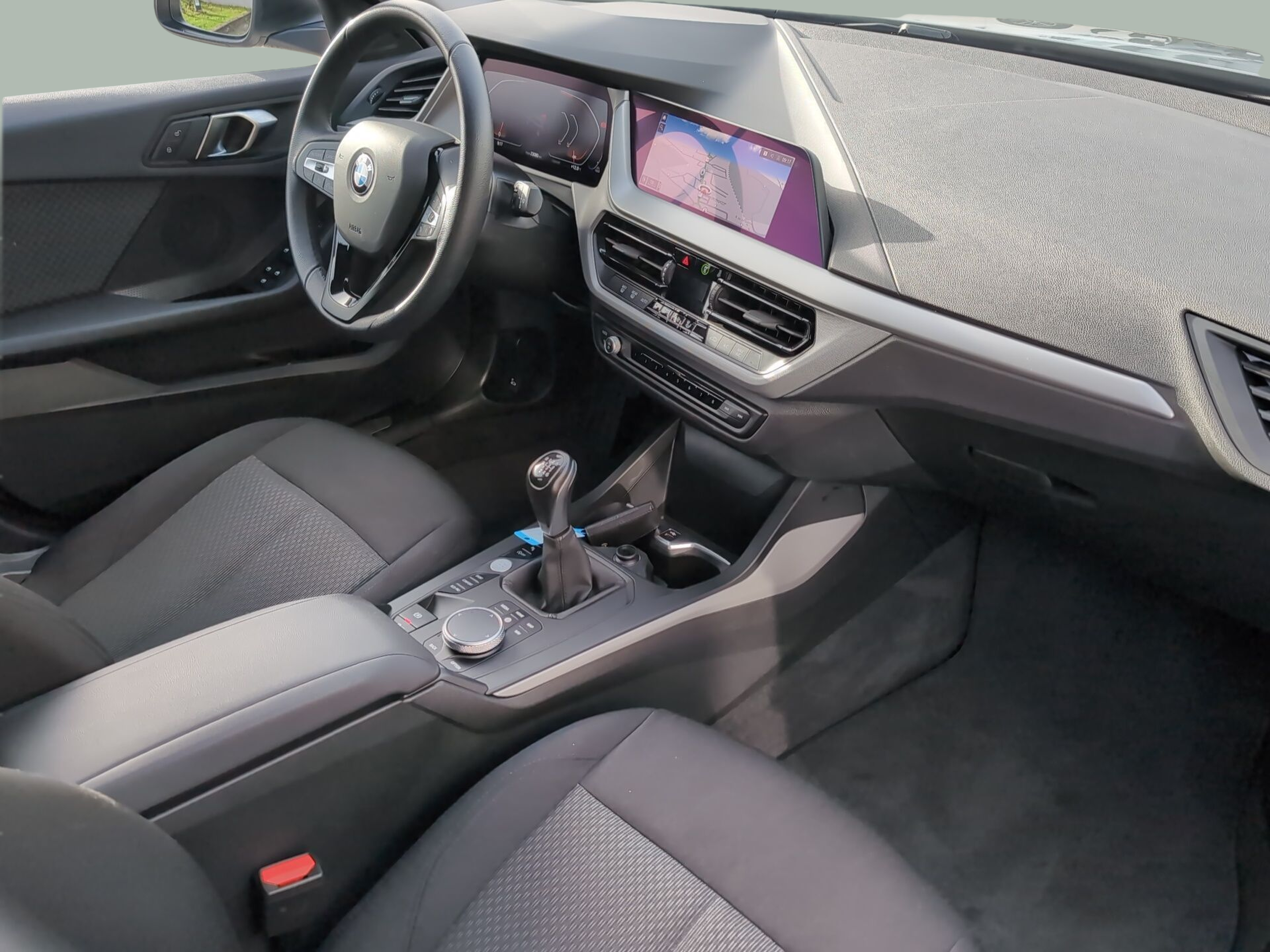 BMW Série 1 116d color Gris. Año 2024. 85KW(116CV). Diesel. En concesionario Caetano Santa Maria da Feira de Santa Maria da Feira