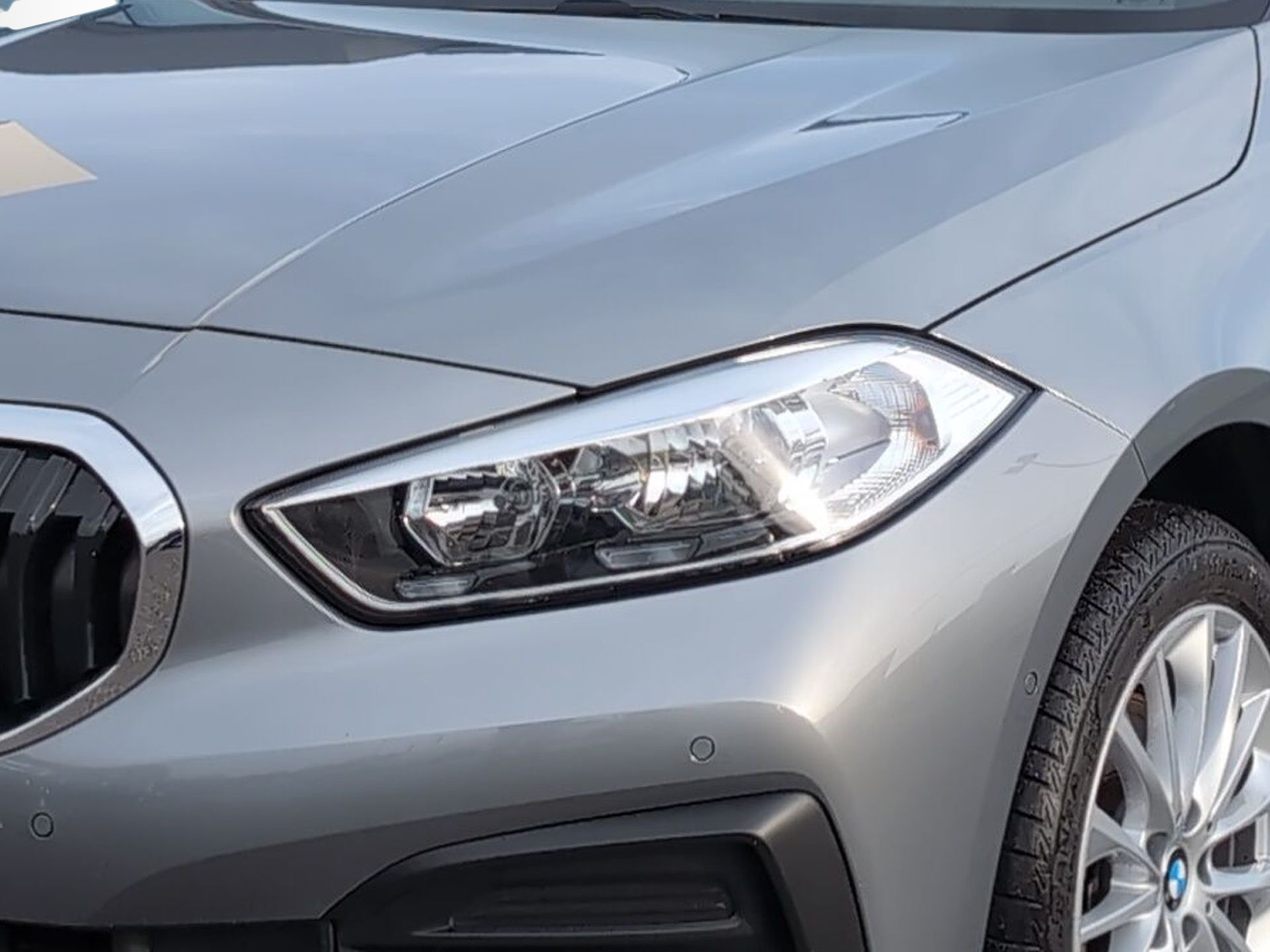 BMW Série 1 116d color Gris. Año 2024. 85KW(116CV). Diesel. En concesionario Caetano Santa Maria da Feira de Santa Maria da Feira