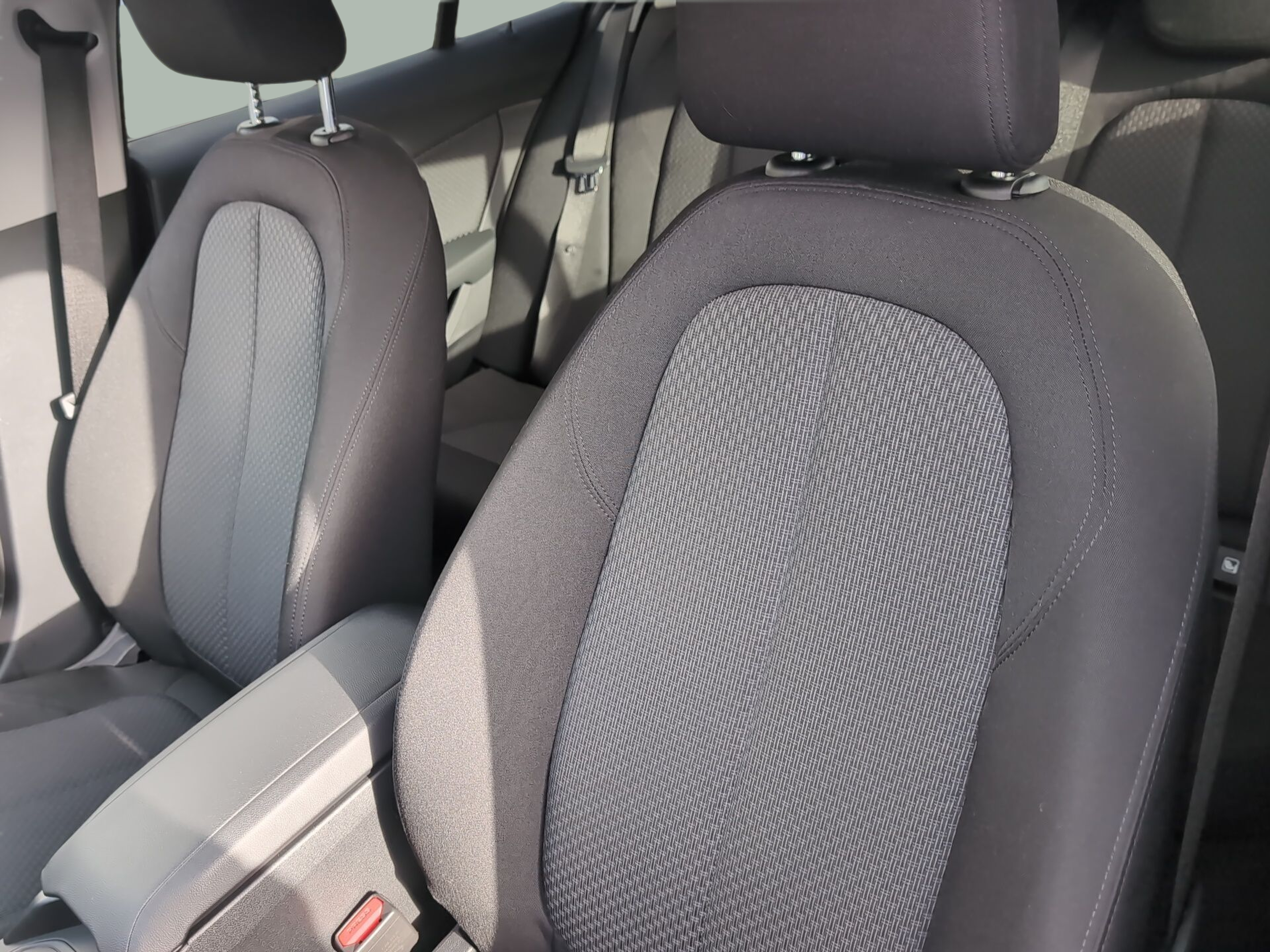 BMW Série 1 116d color Gris. Año 2024. 85KW(116CV). Diesel. En concesionario Caetano Santa Maria da Feira de Santa Maria da Feira