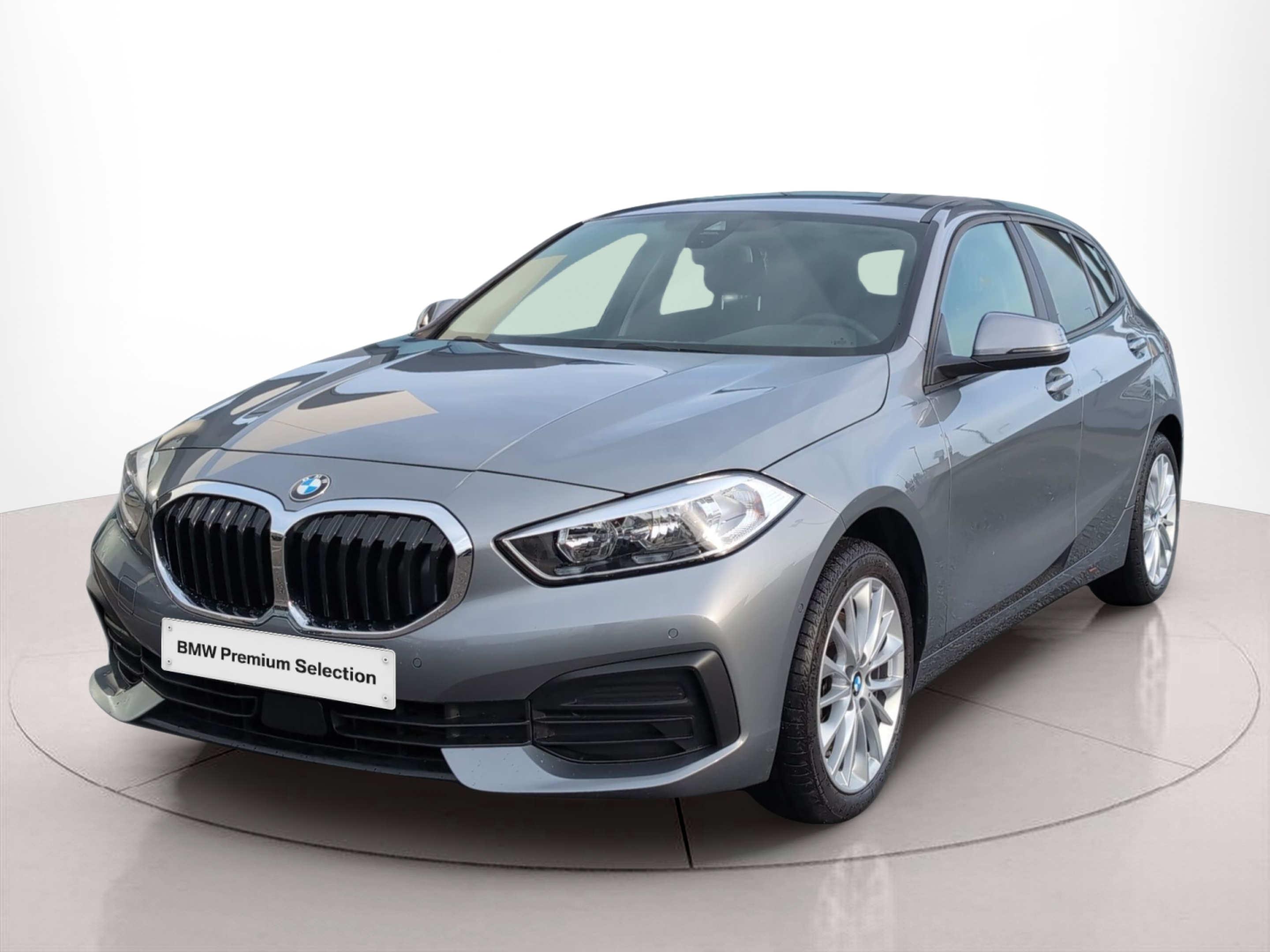 Fotos de BMW Série 1 116d color Gris. Año 2024. 85KW(116CV). Diesel. En concesionario Caetano Santa Maria da Feira de Santa Maria da Feira