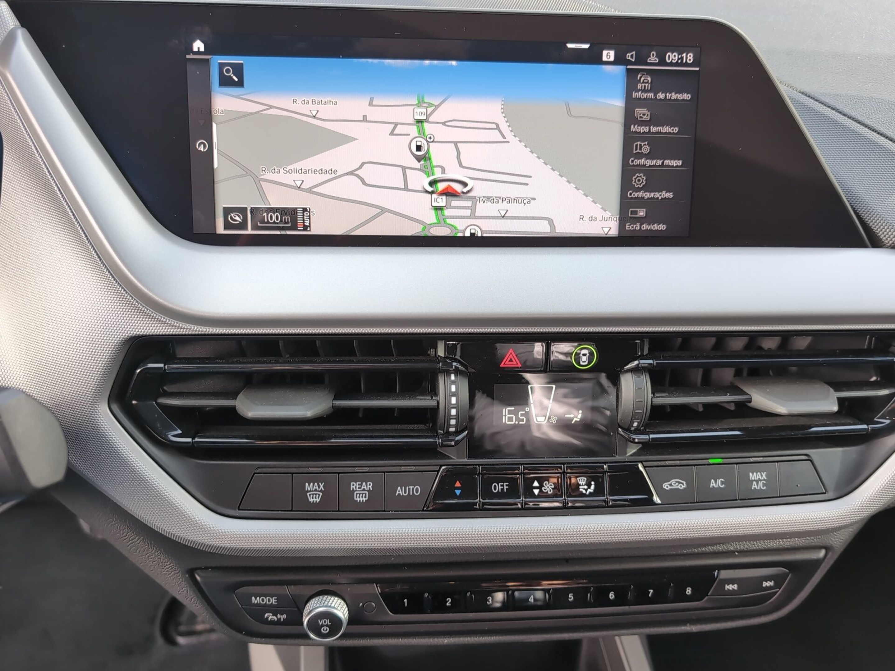 BMW Série 1 116d color Gris. Año 2024. 85KW(116CV). Diesel. En concesionario Caetano Santa Maria da Feira de Santa Maria da Feira