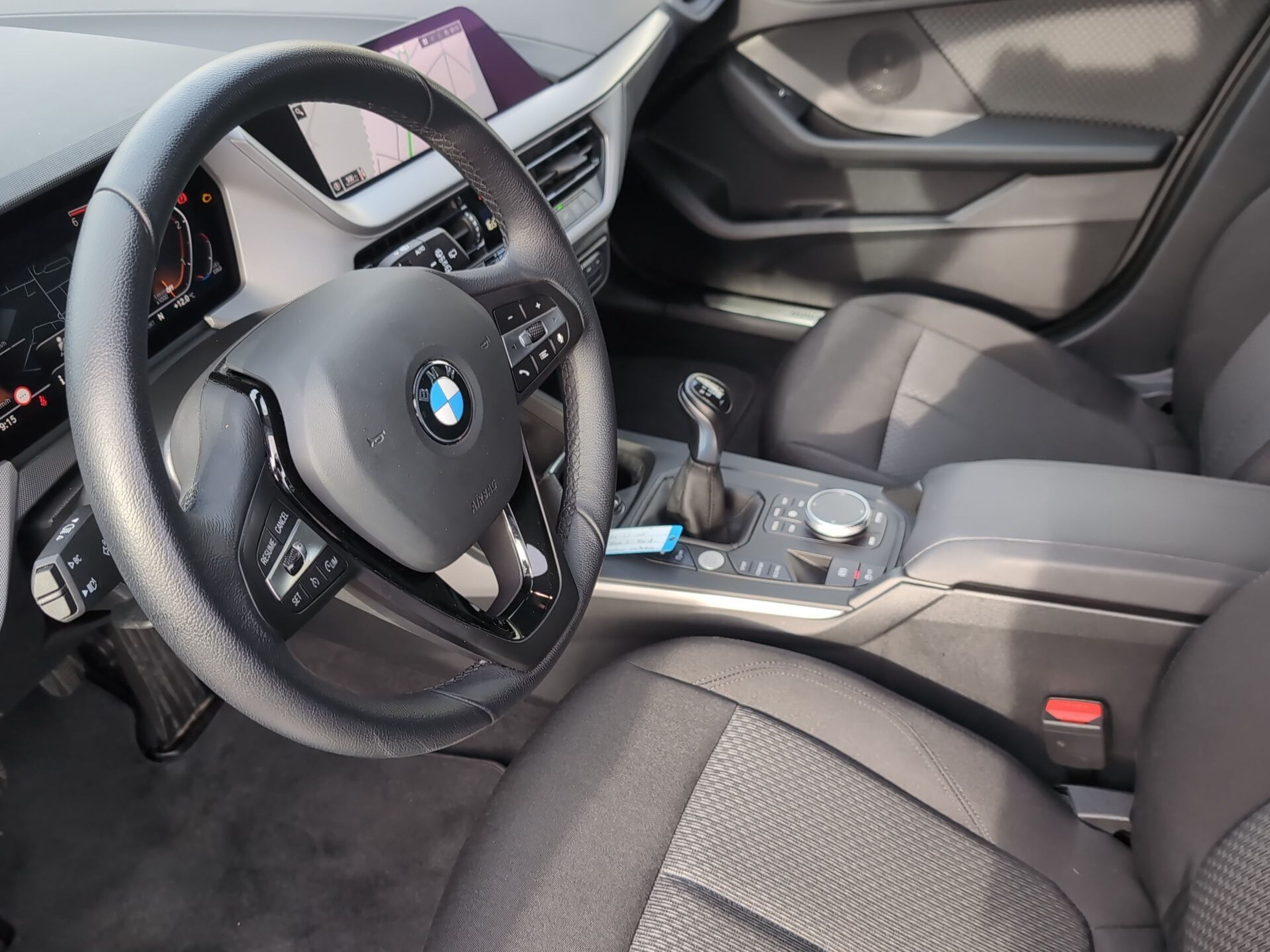 BMW Série 1 116d color Gris. Año 2024. 85KW(116CV). Diesel. En concesionario Caetano Santa Maria da Feira de Santa Maria da Feira