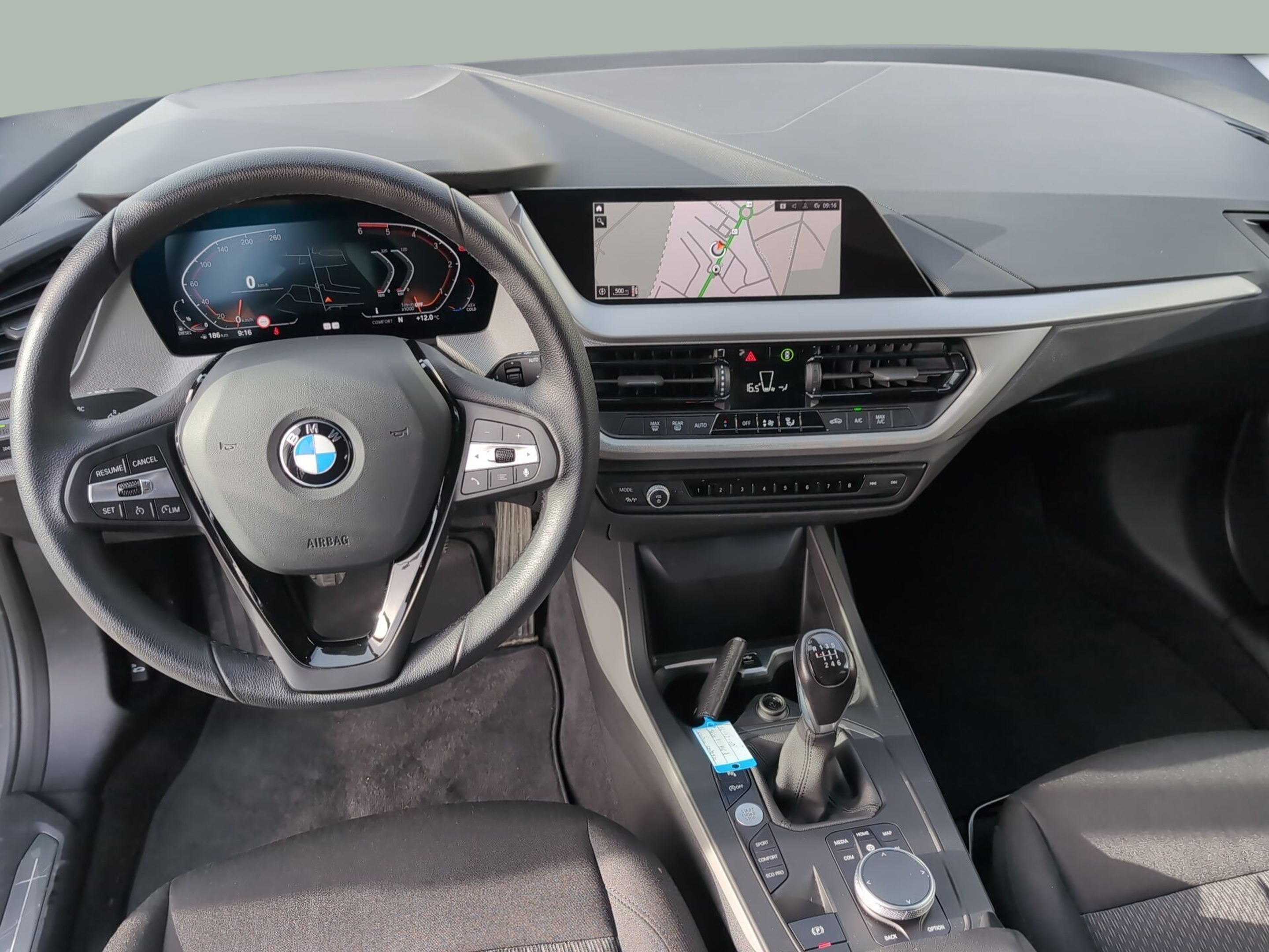 BMW Série 1 116d color Gris. Año 2024. 85KW(116CV). Diesel. En concesionario Caetano Santa Maria da Feira de Santa Maria da Feira